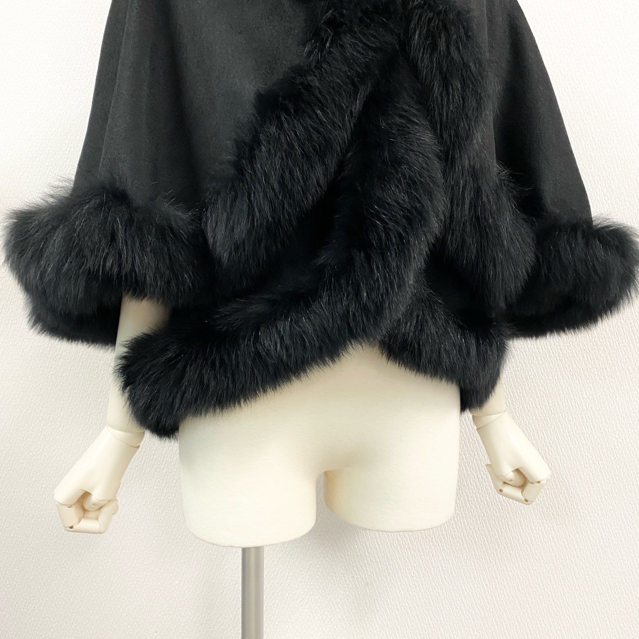 45a15 ブルーフォックス × カシミヤ100％ ポンチョ ケープ サイズM ブラック 本毛皮 Fox Fur Cashmere Capet18r