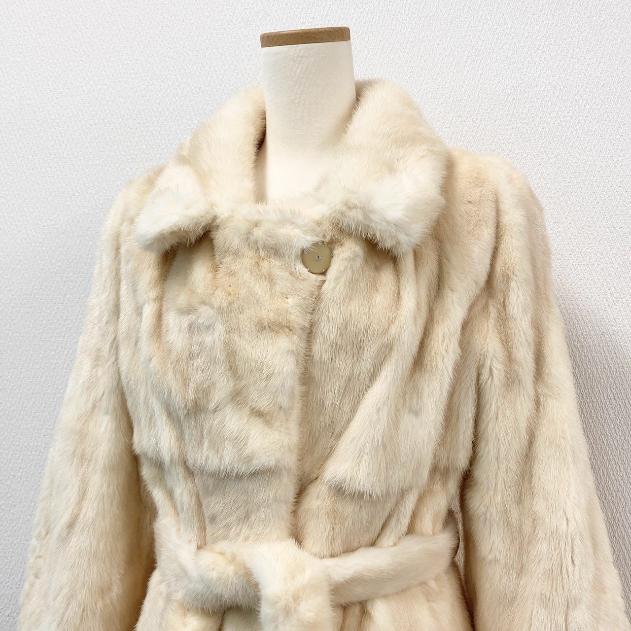 48k2《超希少》 Pellicce Moda ペリーチェモーダ パールミンク フラワーカービングデザイン 超ロングコート 120cm ホワイト 最高級本毛皮 MINK FURt18r