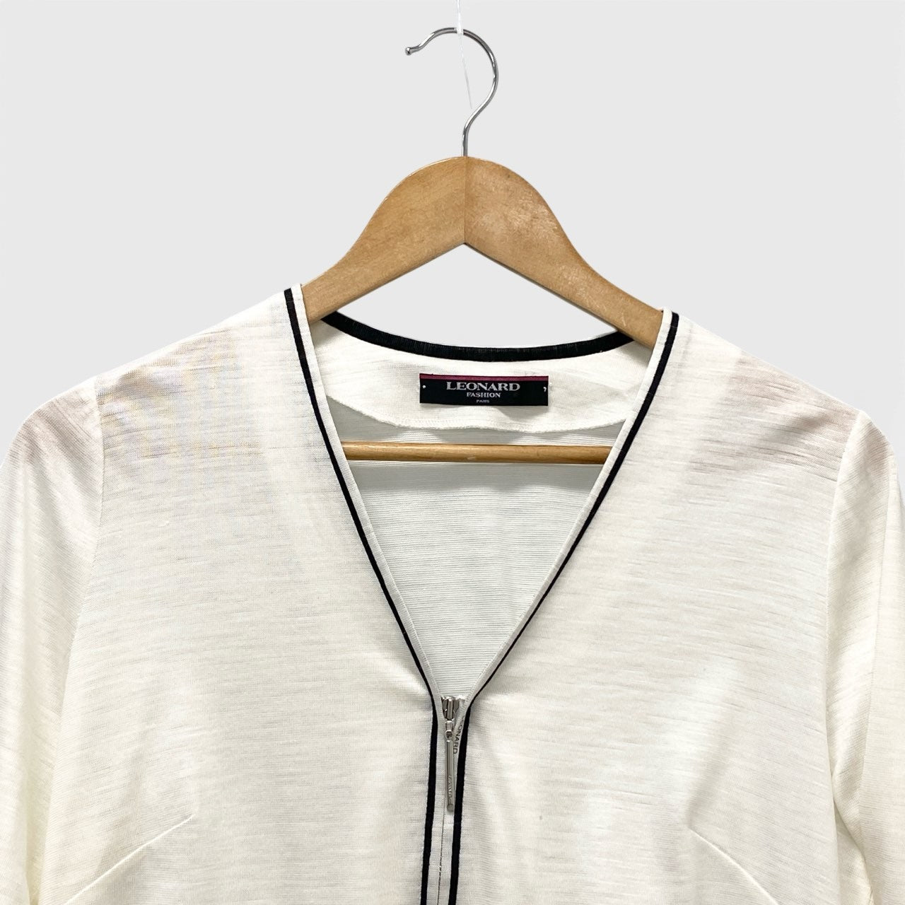 14b13 LEONARD レオナール ジップアップリネンカーディガン ニットカーディガン トップス 0379660 LLサイズ ホワイト 麻 リネン100％  レディース 女性用u02t