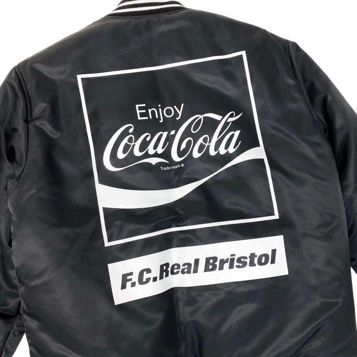 68h18 FCRB × Coca Cola エフシーレアルブリストル コカ・コーラ コラボ リバーシブルブルゾン ナイロンジャケット サイズM ブラック メンズu02t