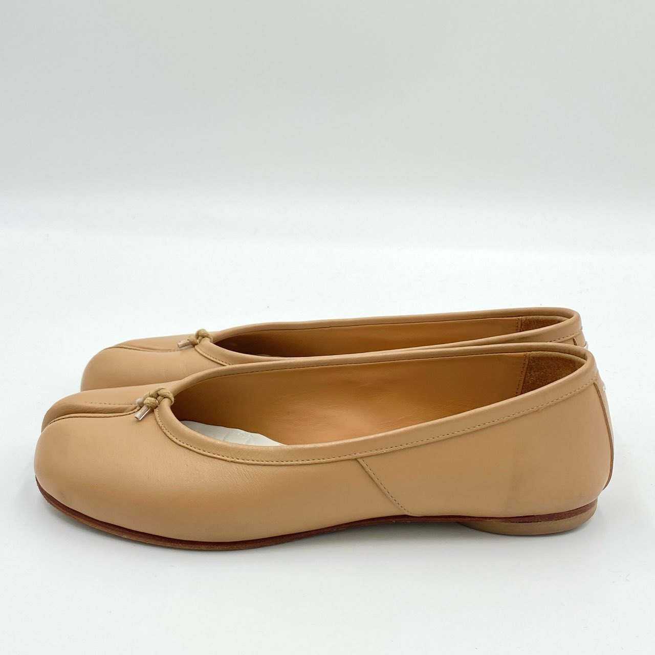 2h3《美品》 Maison Margiela メゾンマルジェラ 足袋 タビ バレリーナ バレエシューズ 35 ベージュ レザー フラット 女性靴t18r