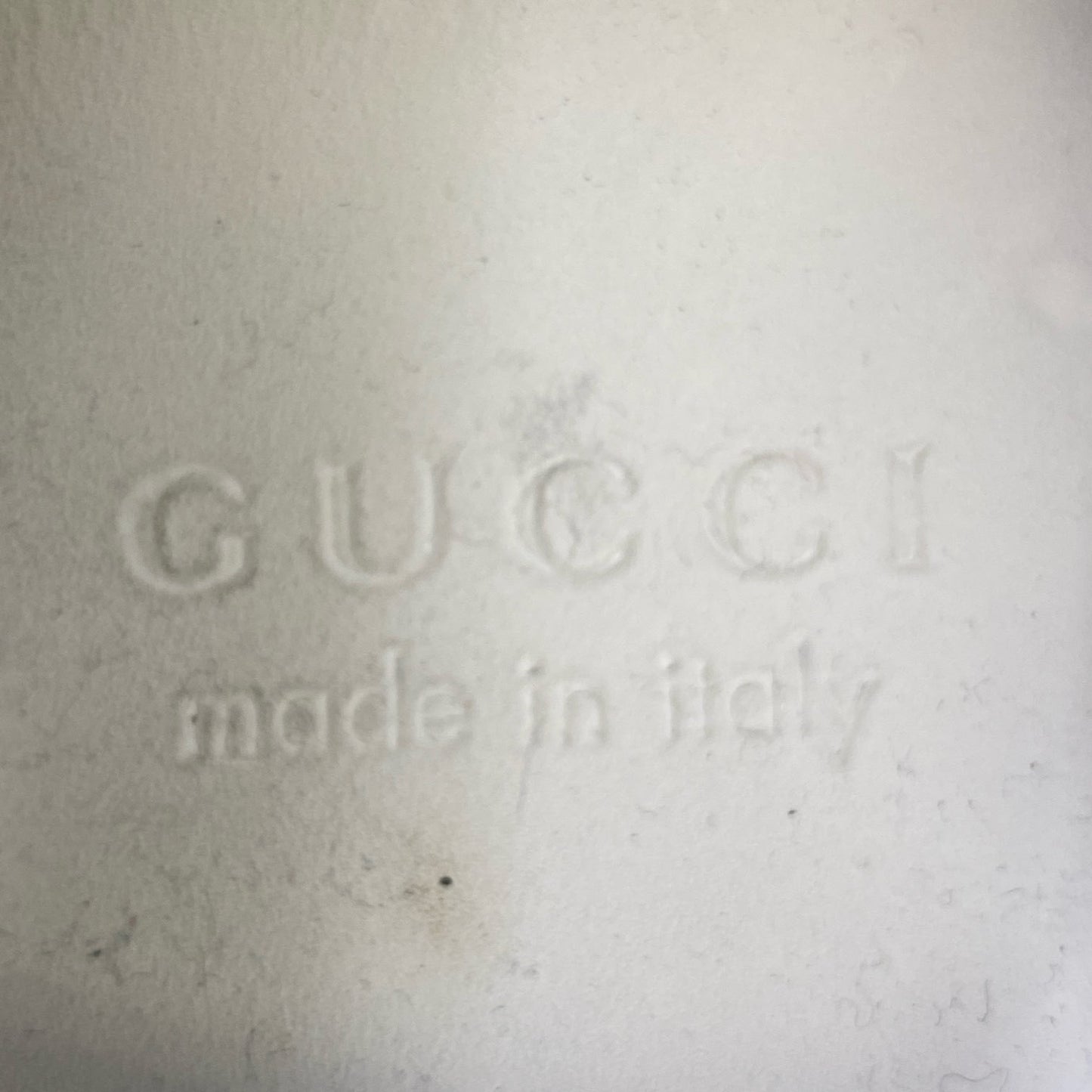 4i30 《美品》 GUCCI グッチ GGエンボス レザースニーカー ローカットスニーカー 625787  8 1/2サイズ ブラック レザー メンズ シューズt18r