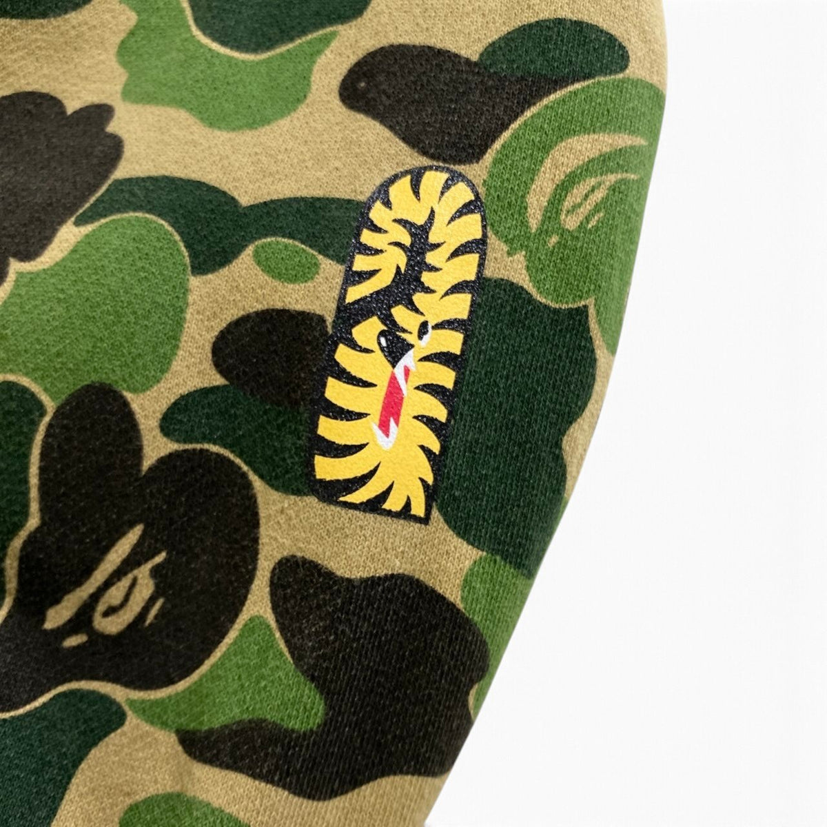 74j23 A BATHING APE アベイシング エイプ CAMO SHARK FULL ZIP カモフラ シャークパーカー M グリーン 迷彩柄t18r