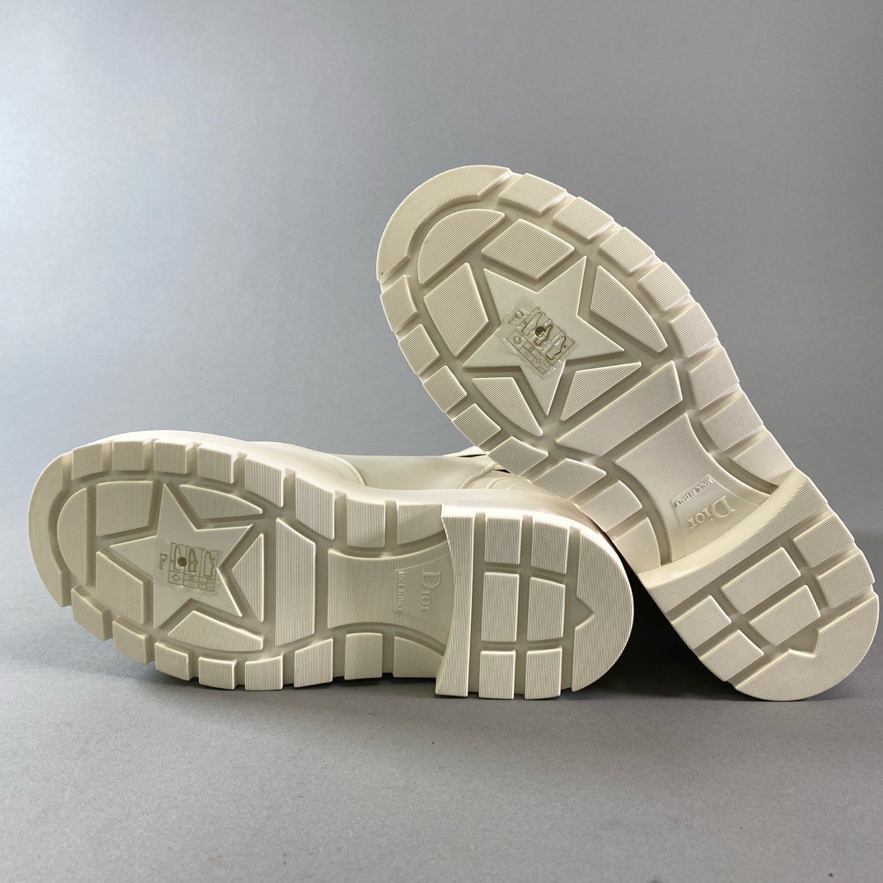 1h9《未使用品》 Christian Dior クリスチャンディオール 23SS EMPREINTE CD金具ベルト ブーツ 37 1/2 ホワイト レザー イタリア製 シューズt18r