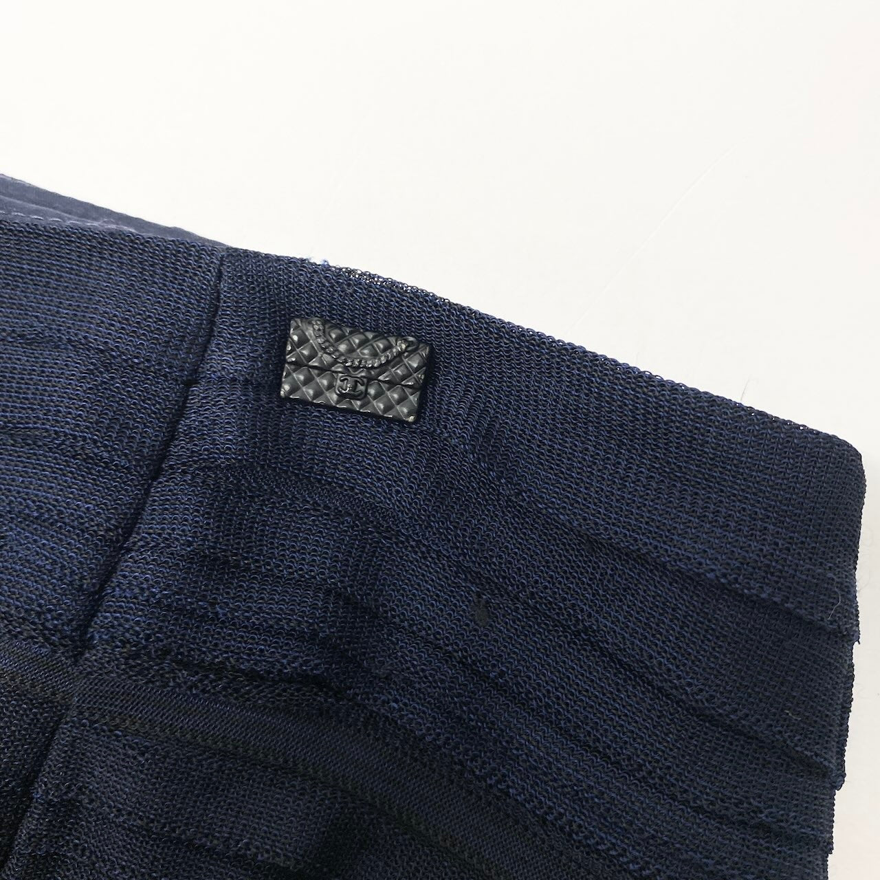 e10 CHANEL ニットタイトスカート グラデーション マトラッセバッグモチーフプレート P35479V25254 38サイズ ネイビー レーヨン100％ レディース 女性用k02i