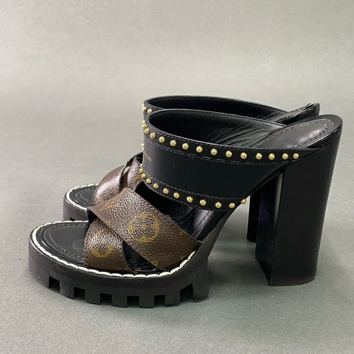 4f4 LOUIS VUITTON ルイヴィトン モノグラムキャンバス スタートレイルライン チャンキーヒール ミュール サンダル シューズ スタッズ 35 12 ブラウン ブラック