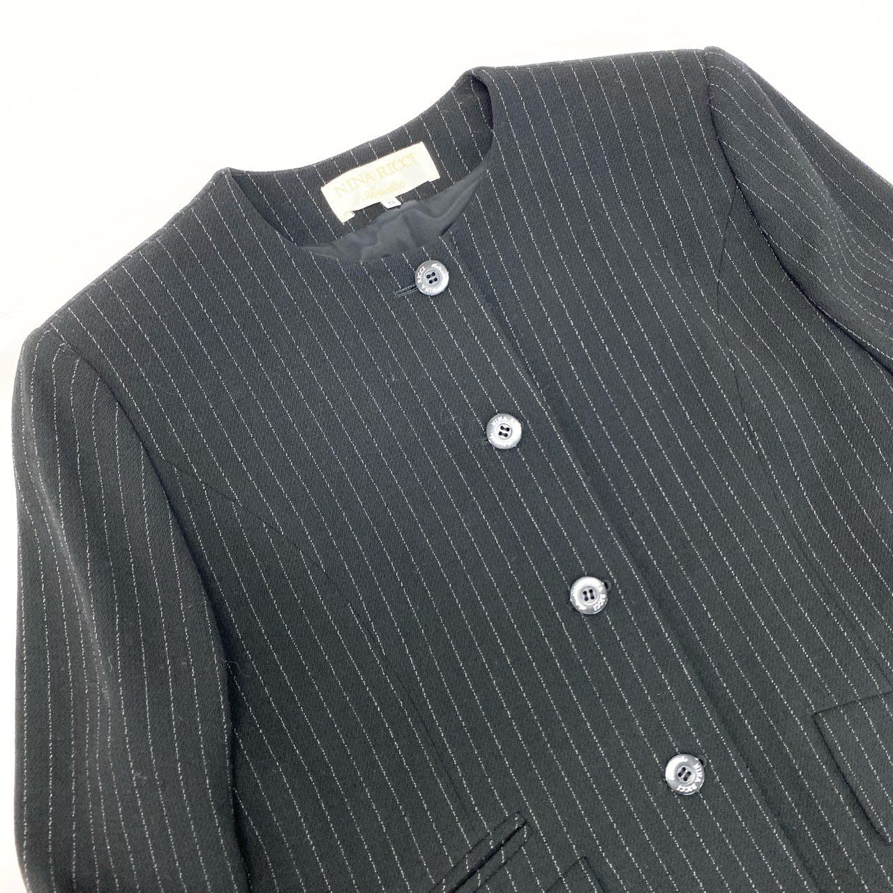 15K18 《美品》 NINA RICCI Atelier ニナリッチ ノーカラージャケット ストライプ柄 ウールブレンド フォーマル レディース 女性用 13 ブラックu02t