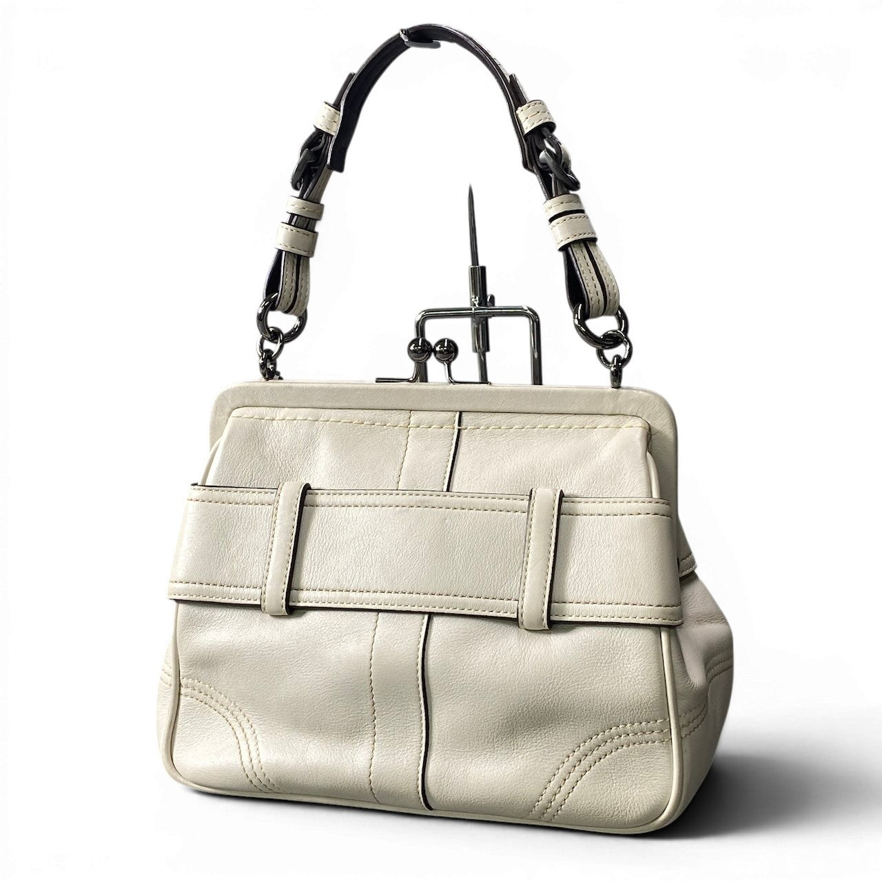 f12 COACH コーチ がま口 ソーホー ハンドバッグ Vintage Soho Buckle Hand Bag C05S / 8A12 ホワイトt18r