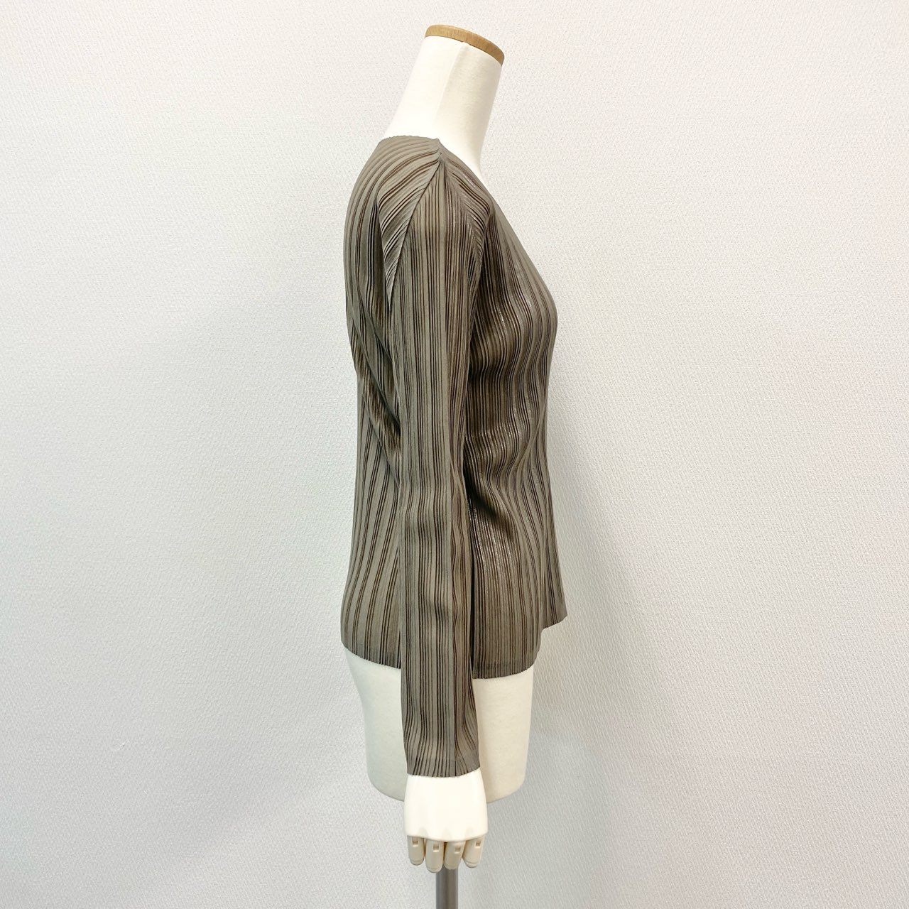 Ai12 PLEATS PLEASE ISSEY MIYAKE プリーツプリーズ イッセイミヤケ 日本製 ラメ加工 Vネック 長袖プリーツカットソー トップス PP03-FK353 3 ブラウン系 レディースo07t