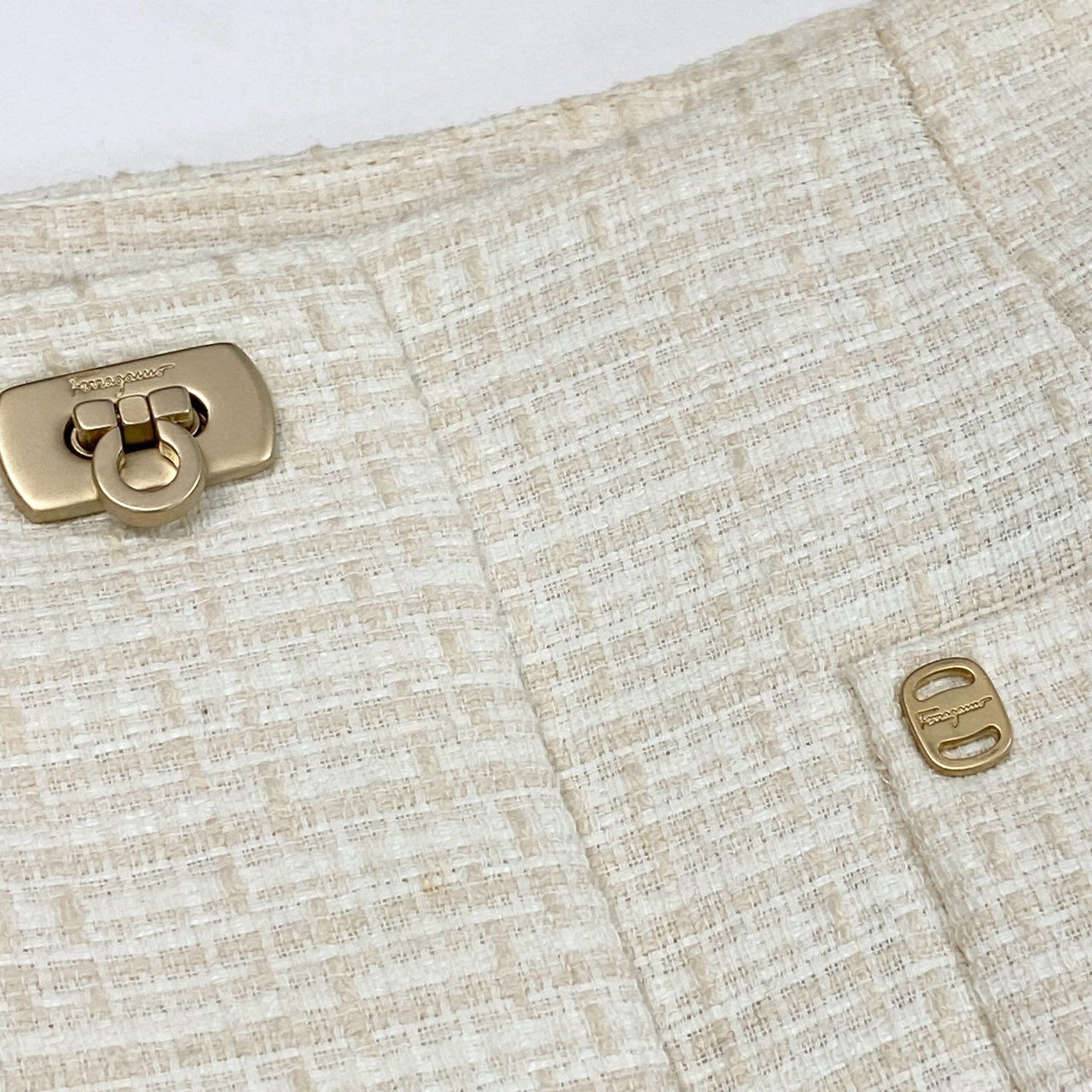 Ib26 《美品》 Salvatore Ferragamo サルヴァトーレフェラガモ ガンチーニターンロック ツイードスカート 38 アイボリー レディースu02t