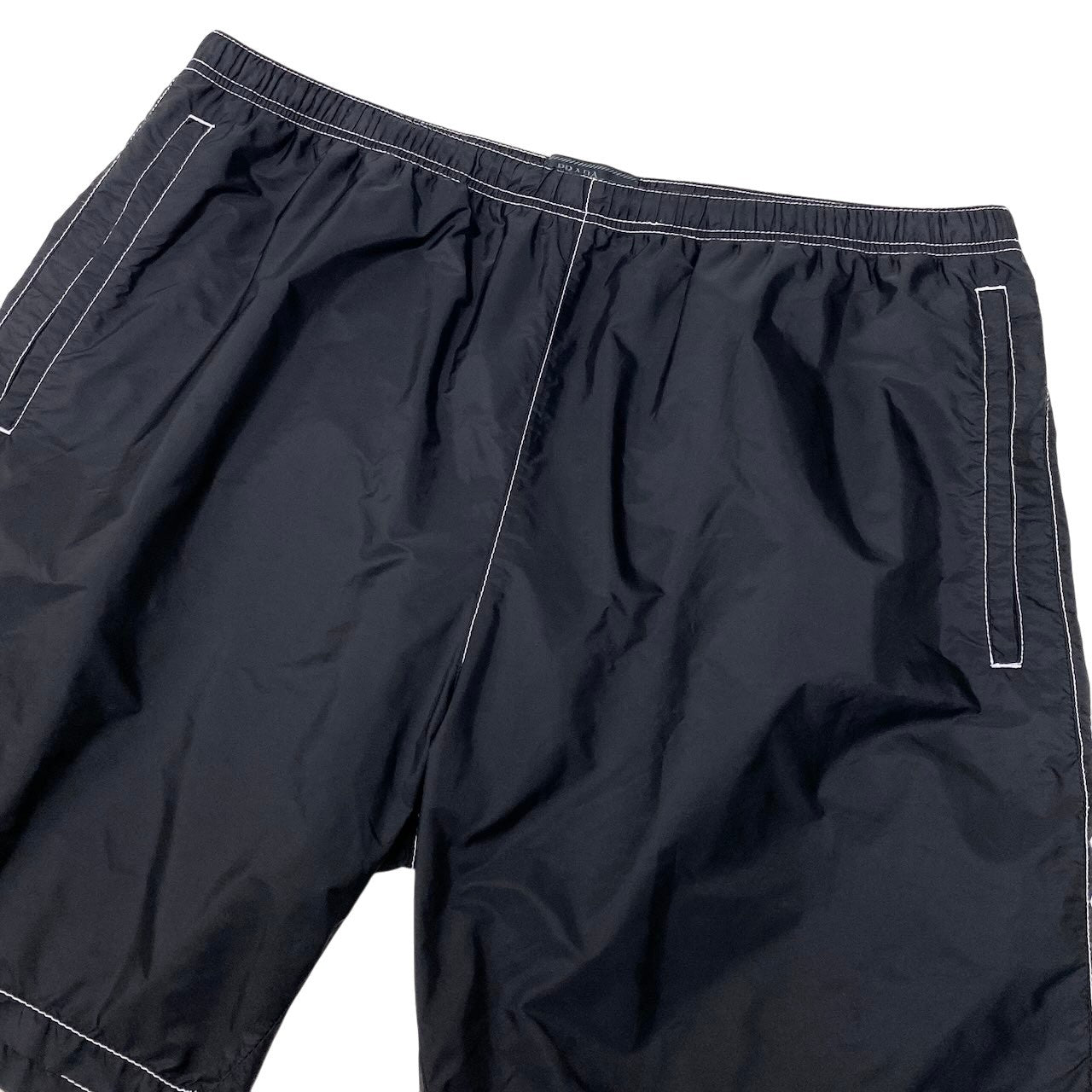 Mg6 PRADA Re-Nylon トライアングルロゴ ショートパンツ 50サイズ ブラック リサイクルポリアミド100％ メンズ 男性用u02t