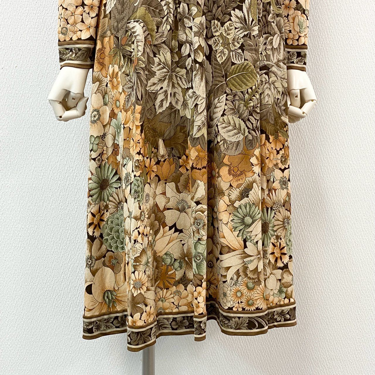 78i11 LEONARD レオナール 長袖ワンピース ウエスト切替ワンピース 花柄 総柄 ジャージー レディース 女性用 2 ベージュ系 マルチカラー シルク100％u02t