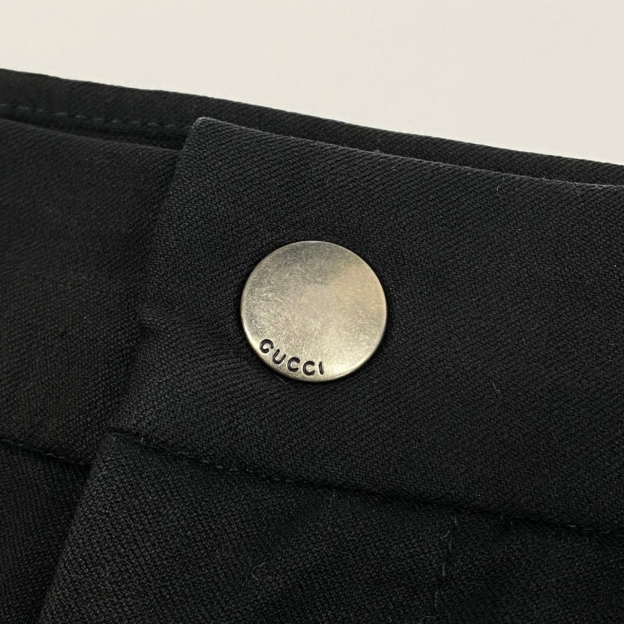 24e14 GUCCI グッチ ギャバジン ストレッチパンツ サイドロゴライン ボトム イタリア製 48サイズ ブラック メンズ 男性用u02t