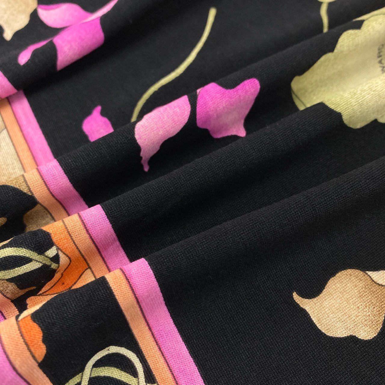 19k10 LEONARD レオナール 長袖カットソー クルーネック 花柄 トップス 0389144 Mサイズ ブラック レディースu02t