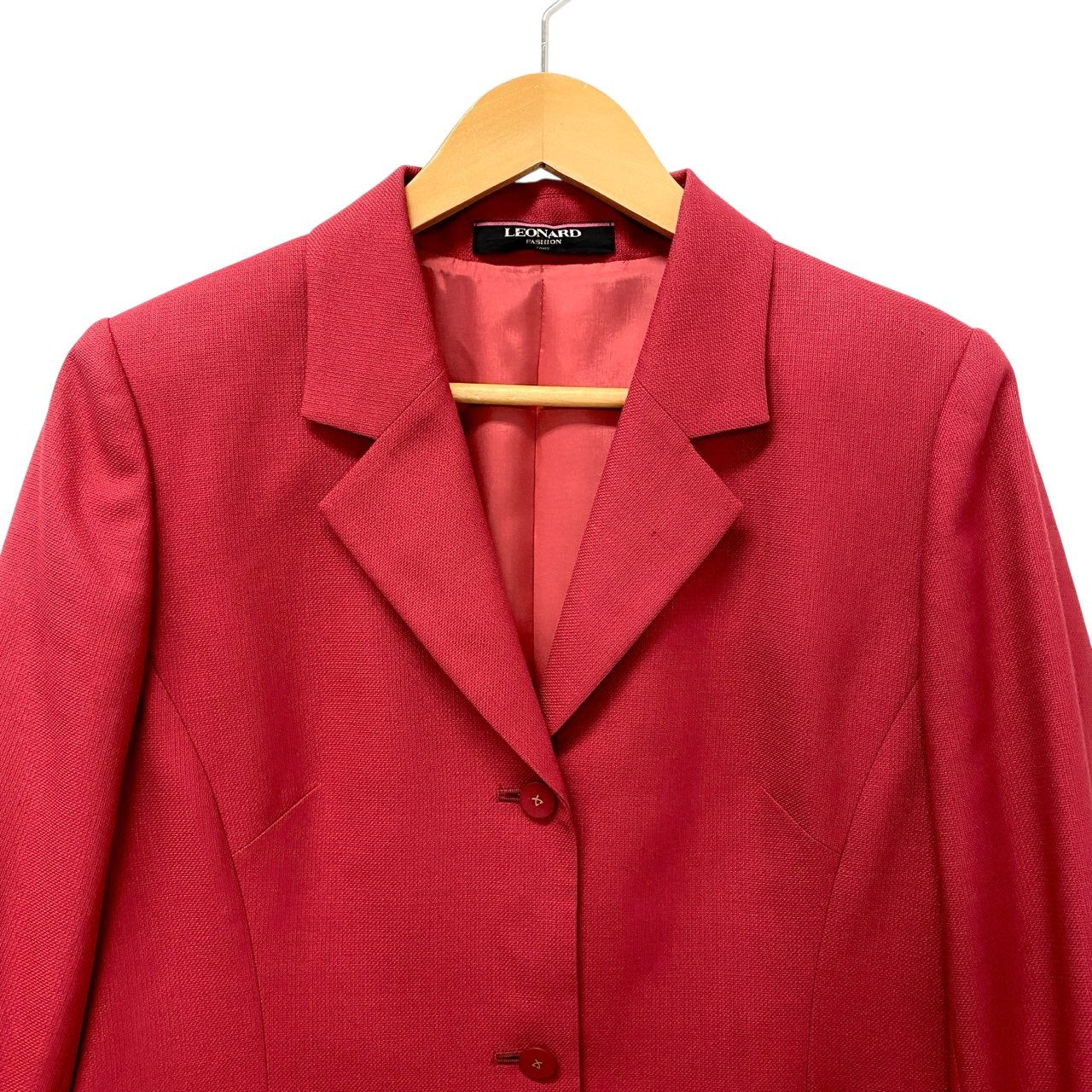 69c2 LEONARD FASHION レオナール テーラードジャケット ウールシルク混 ロゴボタン フォーマル レディース 女性服 サイズ13AR レッド系u02t