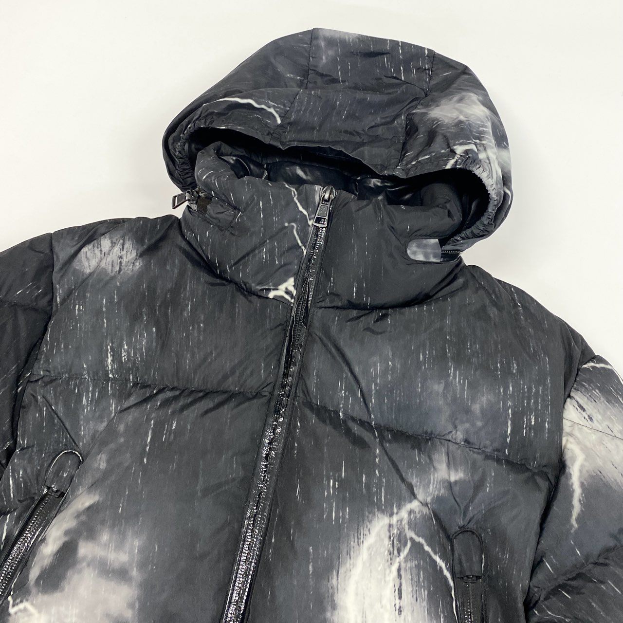 34j28 MONCLER モンクレール 定価￥247.000 18/19aw FABAS ライトニングボルト ダウンジャケット 雷雲 フーディ D20914196555 1 ブラックo07t