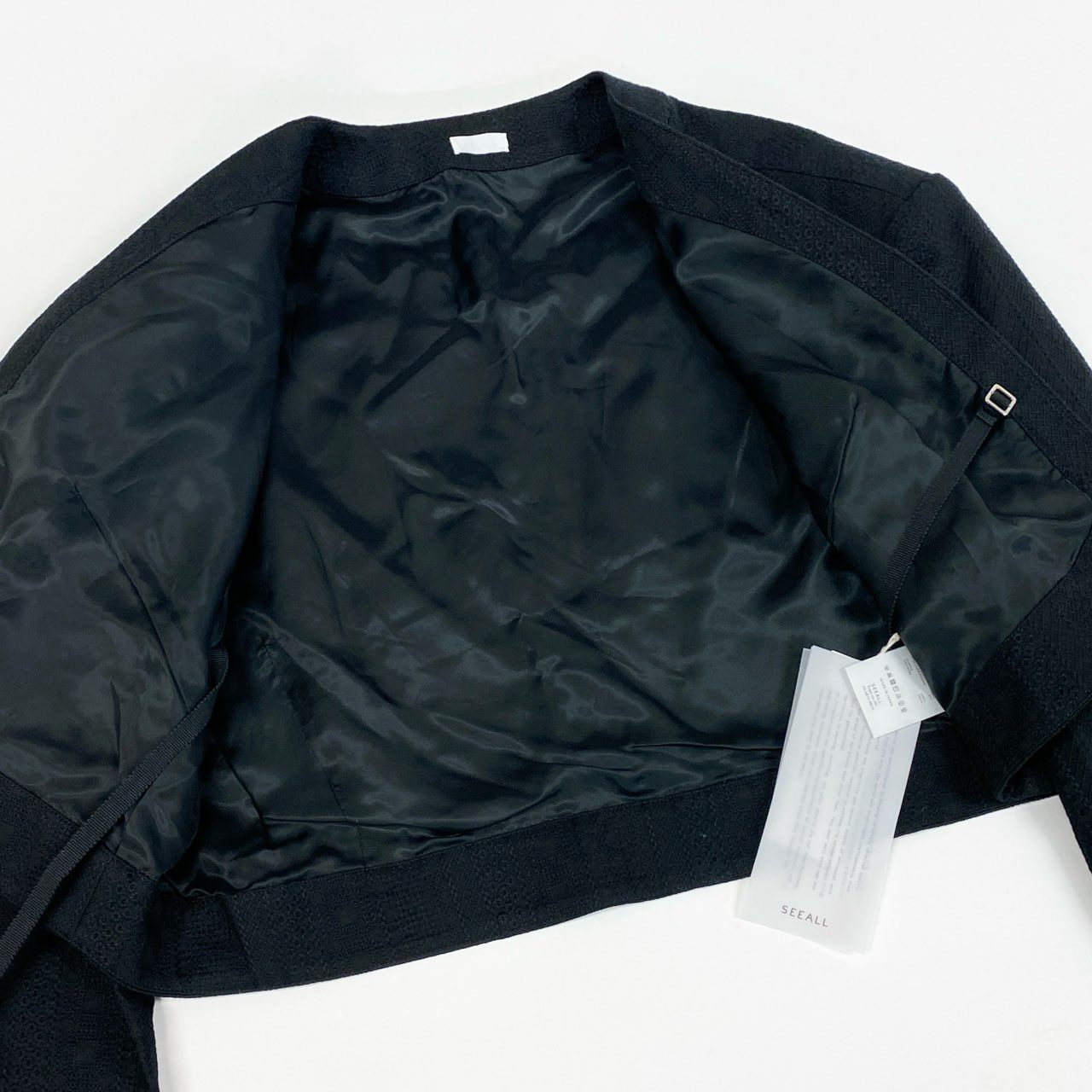 46a30 【未使用保管品】 タグ付 SEEALL シーオール 24ss SHORT SCALE JACKET ノーカラー ショート丈 ジャケット SAW43 JK101 38 Mサイズ相当 ブラック レディースo07t