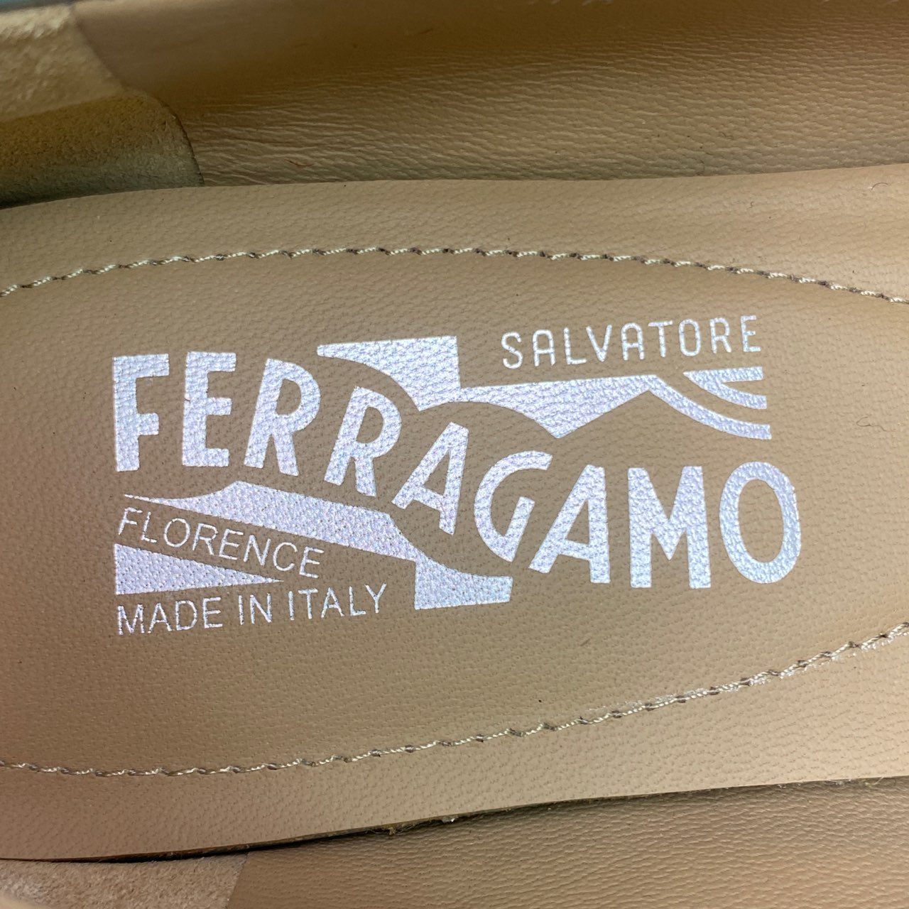 4a9 Salvatore Ferragamo サルヴァトーレ フェラガモ VARINA ヴァリナ エナメルフラットパンプス 7 1/2 Lucky Charme パテントレザー VARA ヴァラリボン シューズ