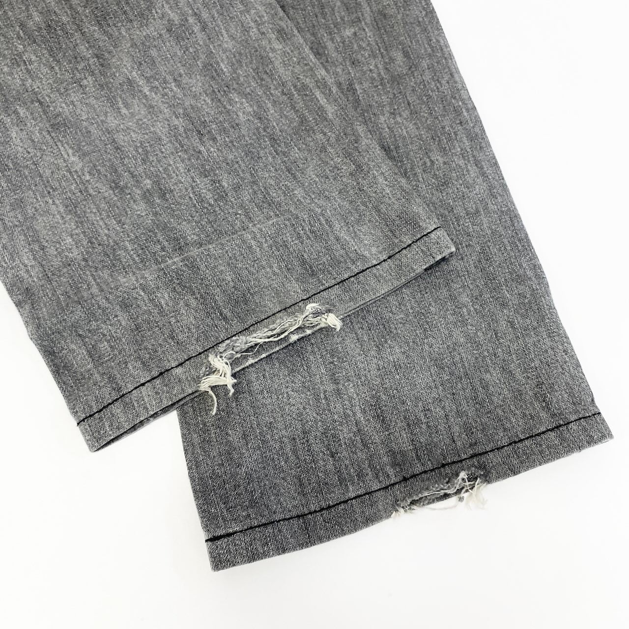 69d30 米国製 TRUE RELIGION トゥルーレリジョン RICKY ストレートフィットデニム デニムパンツ ひ型マーク 馬蹄  ROW30/SEAT33 グレー系 コットン100％ メンズ 紳士服u02t