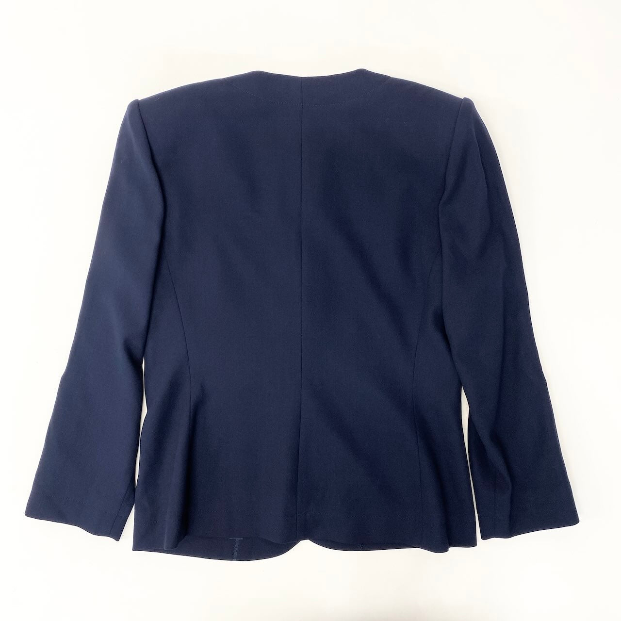 33f15 YVES SAINT LAURENT イヴサンローラン ノーカラージャケット 装飾ボタン サイズＭ ネイビー ウール100％ レディース 女性用u02t