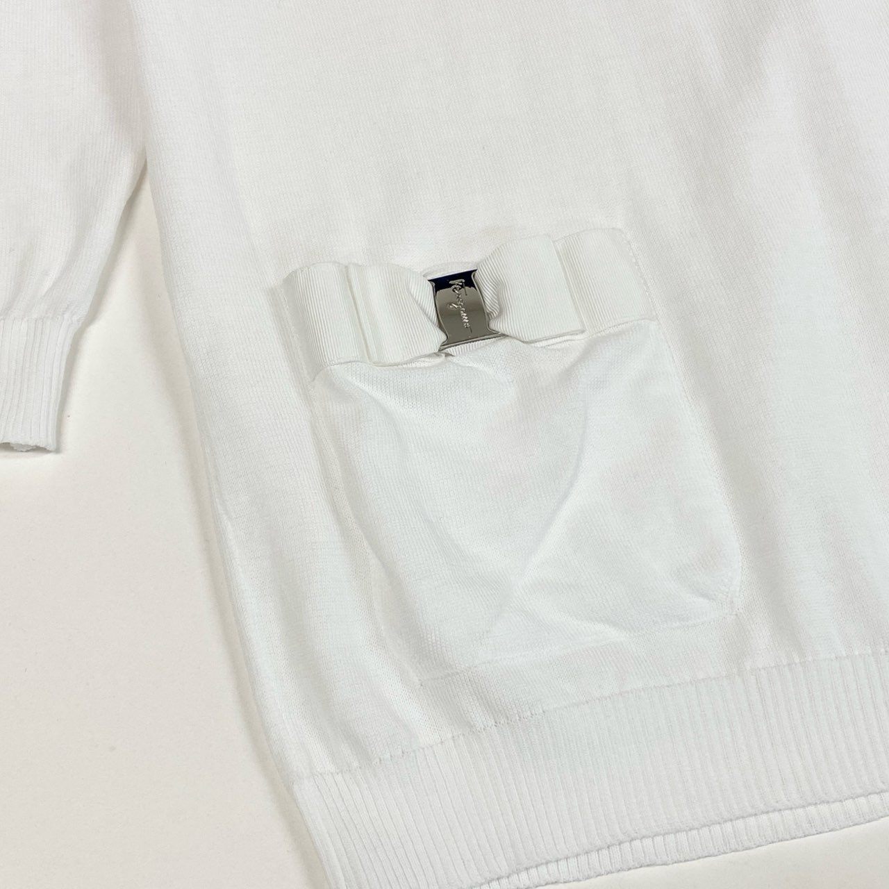 Ec2 《美品》 Salvatore Ferragamo サルヴァトーレフェラガモ ヴァラリボン ハイゲージ ニット セーター トップス L ホワイト レディースu02t