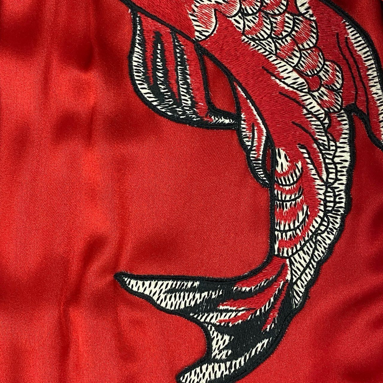 b4【美品】GUCCI グッチ トレンチコート ロングコート ヘビ 裏地 鯉 刺繍 イタリア製 40サイズ ホワイト 蛇革 レディースk02i