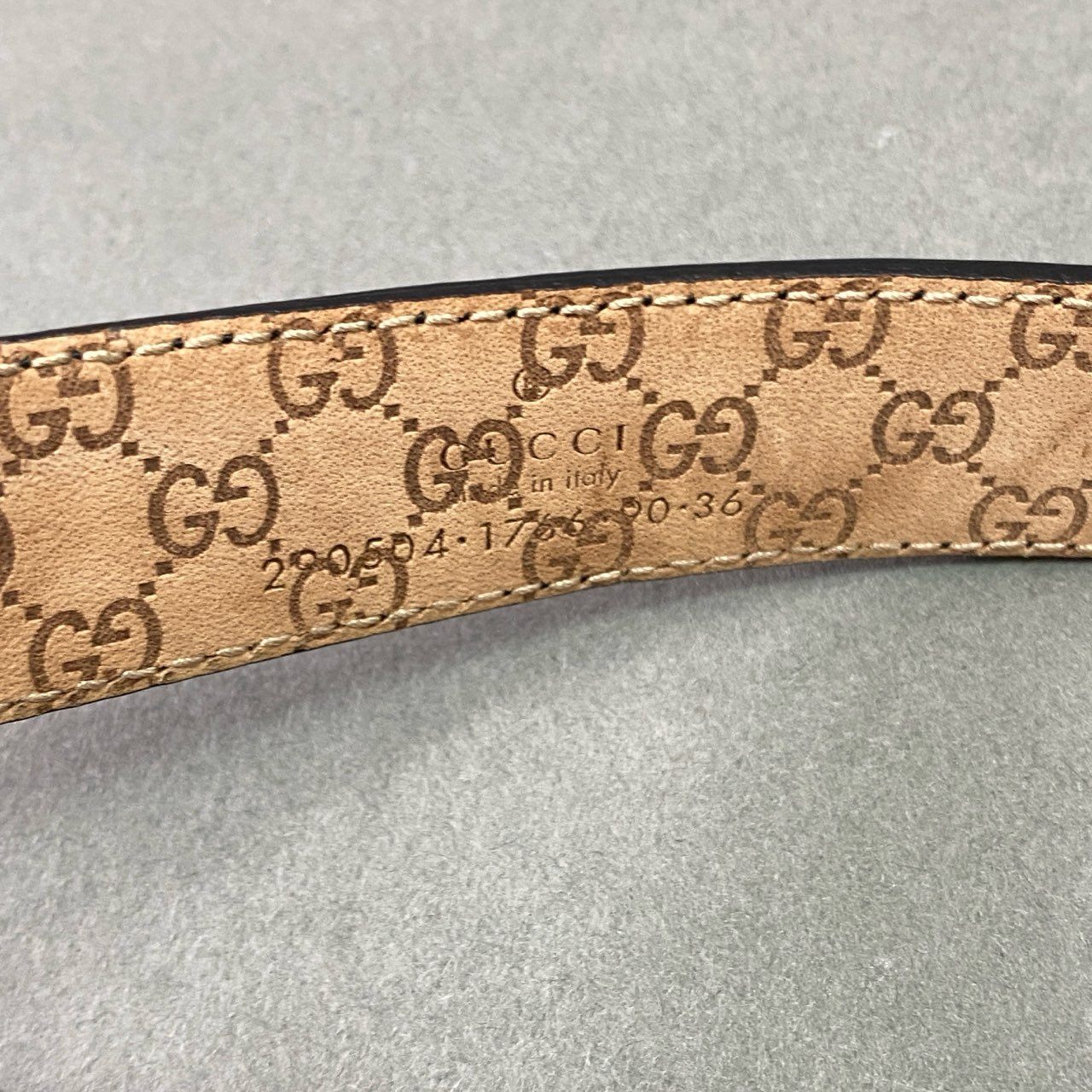 f4② 《美品》 GUCCI グッチ シルバーピンバックル レザーベルト 90・36 ブラック Leather ビジネス オフィス 保存袋