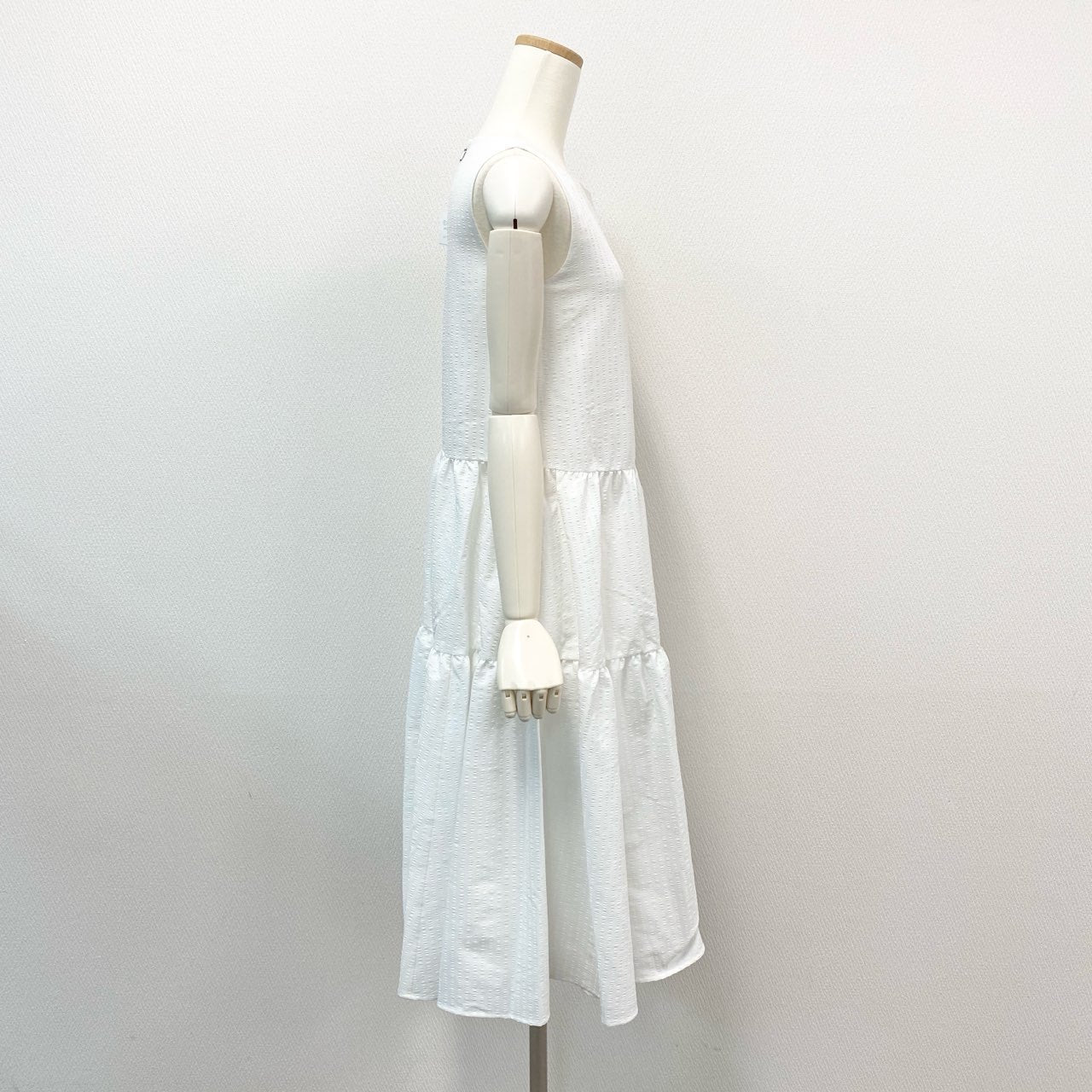 45j10 FOXEY NEW YORK フォクシーニューヨーク Dress Melia メリア ティアードワンピース ノースリーブワンピース レディース 女性用 43852 38 ホワイト ポリエステルu02t
