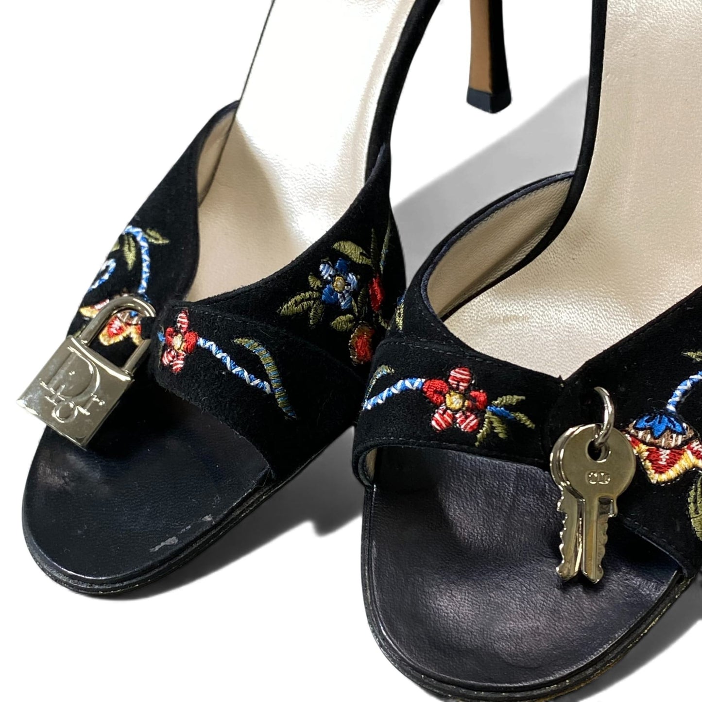 1L11 Christian Dior クリスチャンディオール 刺繍 キーチャーム付き サンダル サイズ37 1/2 ブラック スウェード レディース 女性用 靴k02i