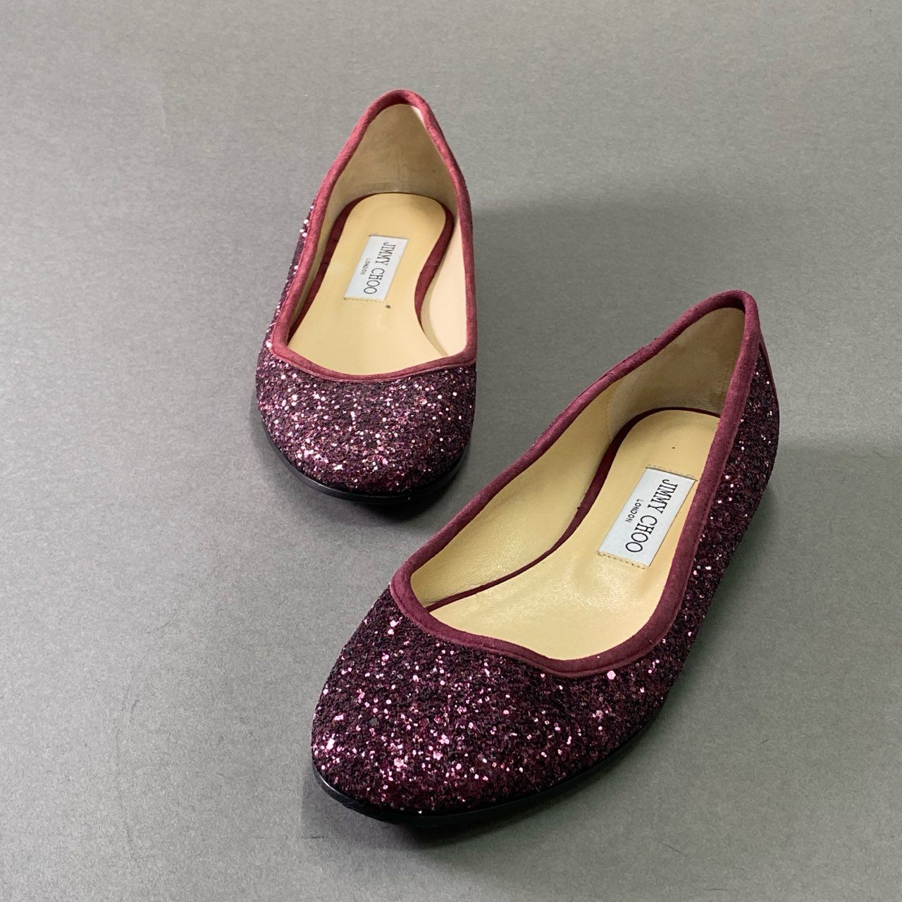 4d16 《美品》 JIMMY CHOO ジミーチュウ グリッター フラットシューズ 38 ピンク スエード イタリア製 パンプス メタルプレート