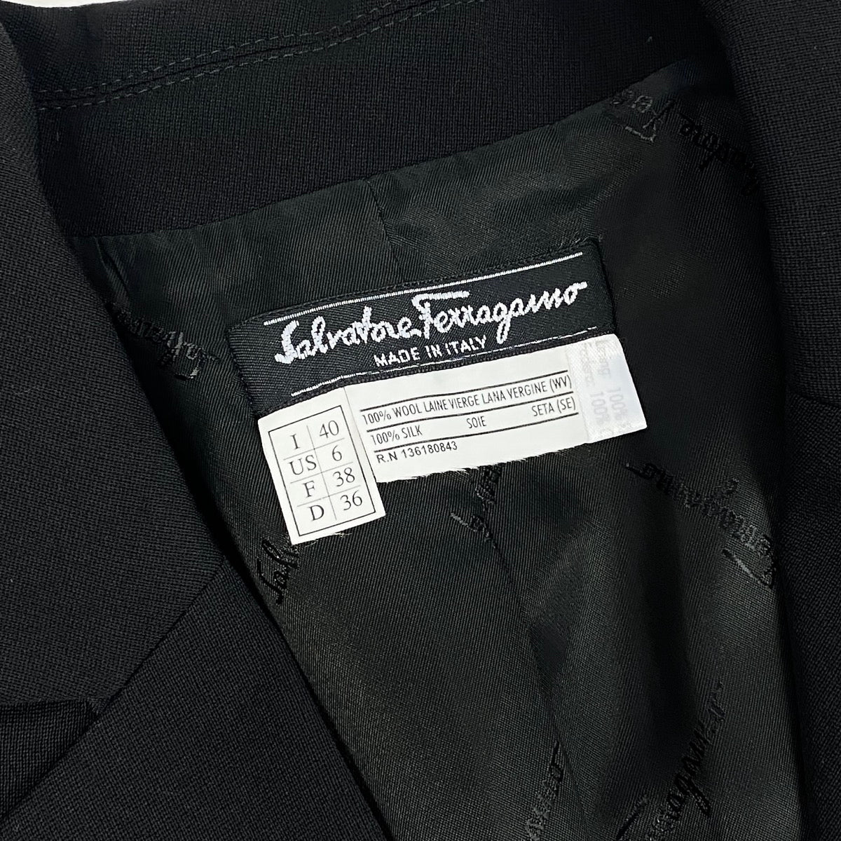 9f5 Salvatore Ferragamo サルヴァトーレフェラガモ テーラードジャケット 袖レイヤード サイズ40 イタリア製 ブラック ウール シルク レディース 女性服u02t