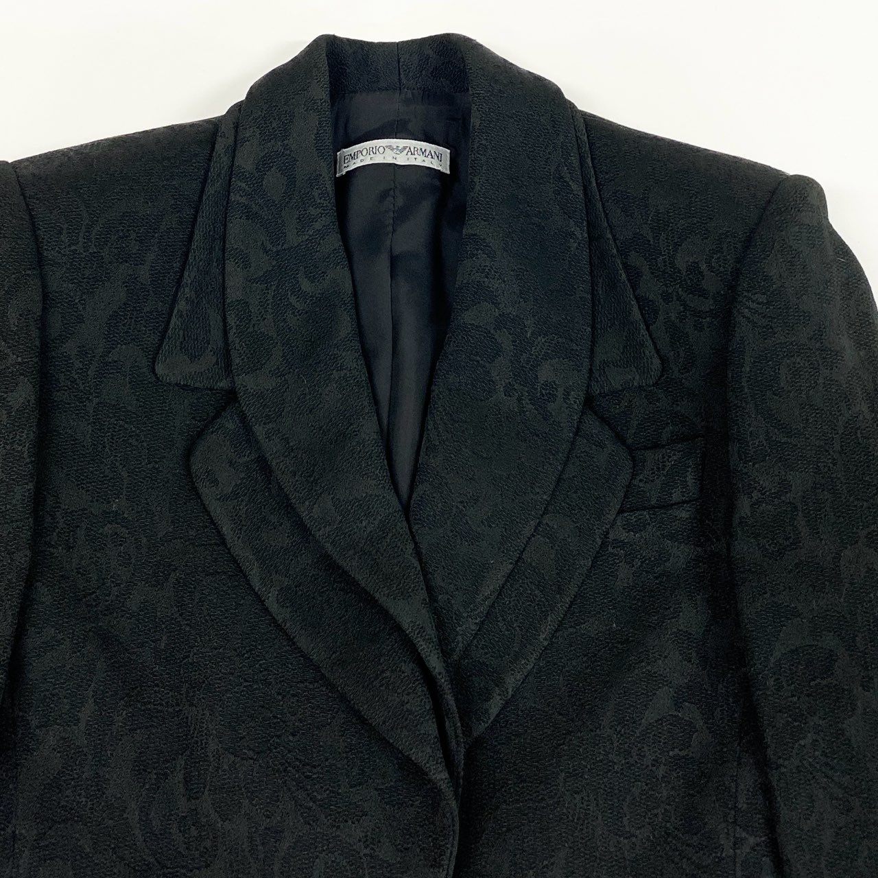 33a26 EMPORIO ARMANI エンポリオアルマーニ ダブルカラー 総刺繍ジャケット  サイズ40 ブラック ブレザー イタリア製 希少デザインt18r