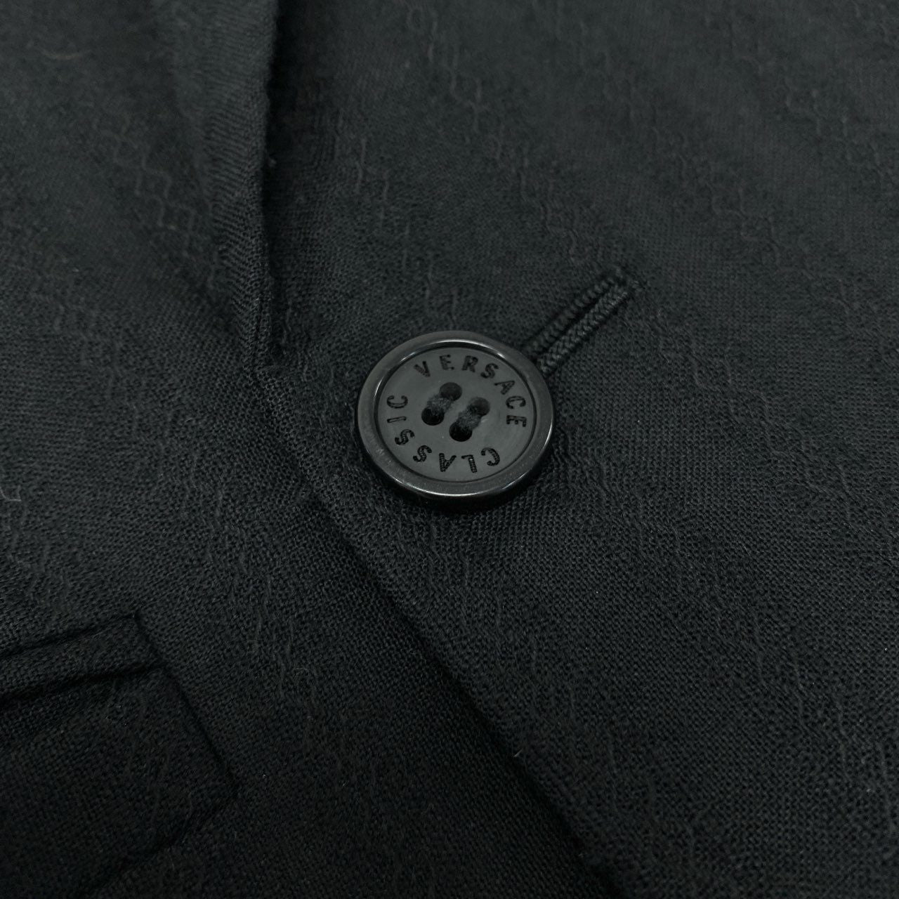 51Ⅼ2 VERSACE CLASSIC ヴェルサーチ クラシック ダブルブレスト スーツセットアップ 総柄 46 ブラック メンズu02t