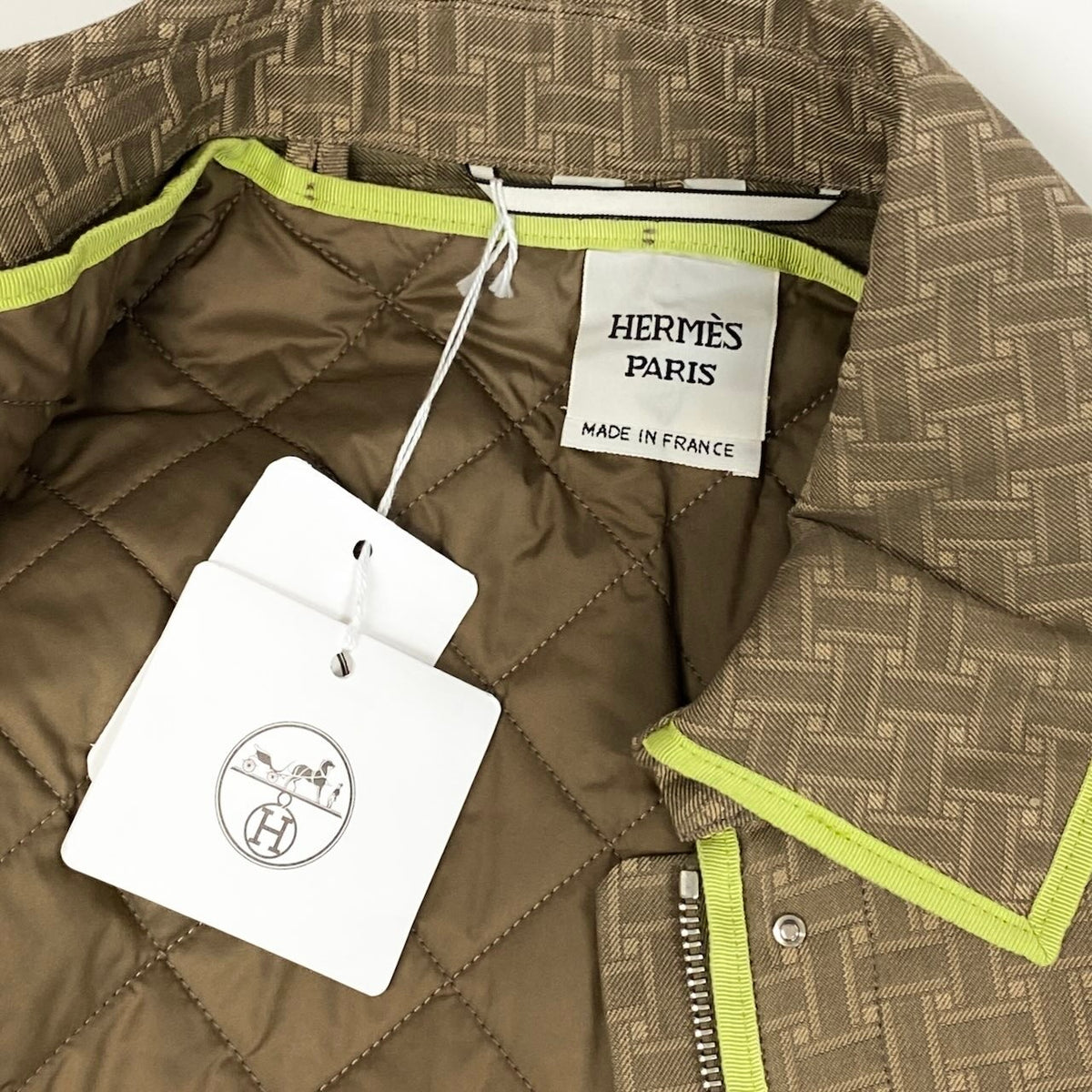 59i15 《未使用品》 HERMES エルメス 22AW Hモザイク サファリジャケット コート 2H0117DP 36 カーキ系 コットン ライナー ベルト付きu02t