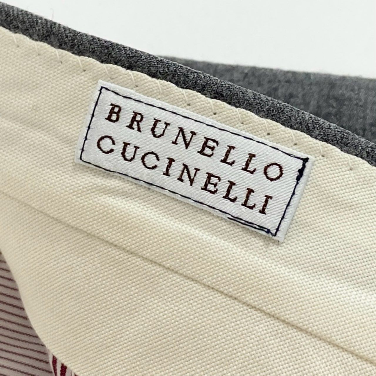 68b27 《美品》 BRUNELLO CUCINELLI ブルネロクチネリ カシミヤ混 スラックスパンツ ボトムス 44 グレー メンズu02t