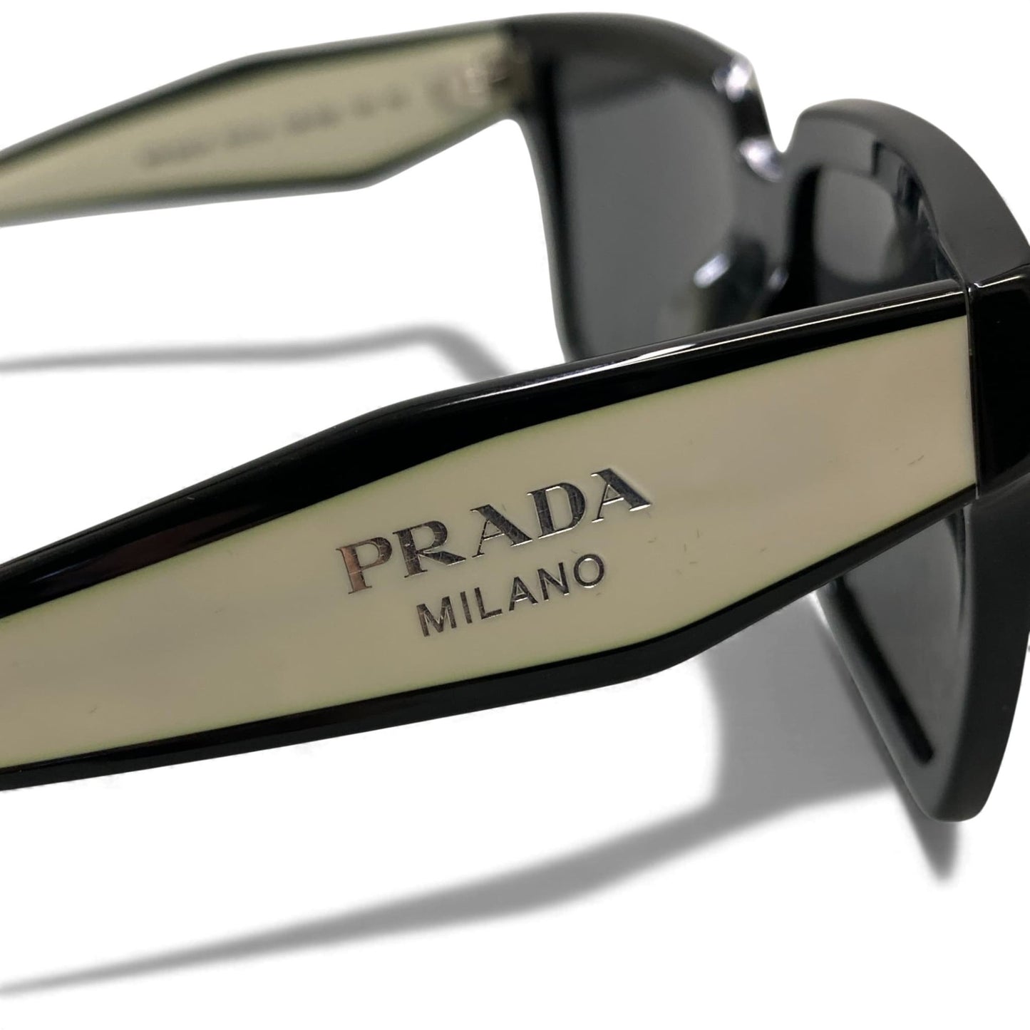 l14 PRADA プラダ ウェリントン サングラス SPR24Z-F 57□14 ブラック ホワイト メガネ 眼鏡 アイウェア ケース付きt18r