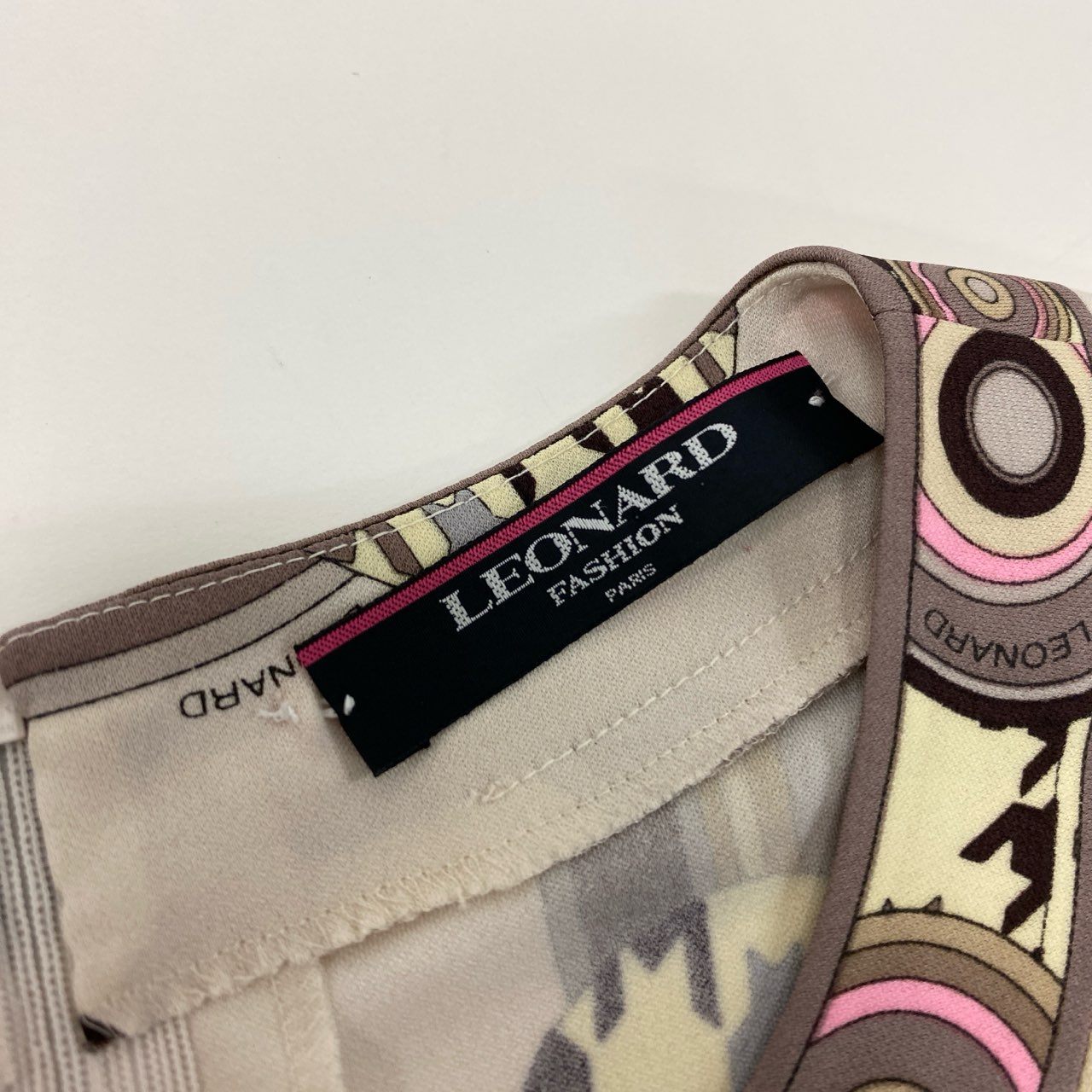 38k19【美品】LEONARD レオナール 長袖カットソー カンカン素材 総柄 クルーネック トップス 0179503 Lサイズ マルチカラー レディースu02t