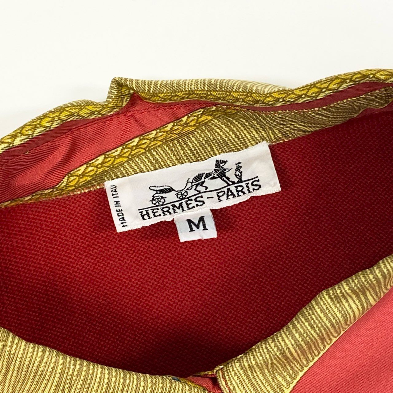 74k11【美品】HERMES エルメス 半袖シルクシャツ  スカーフ柄 ハーフボタン イタリア製 Mサイズ レッド レディースu02t