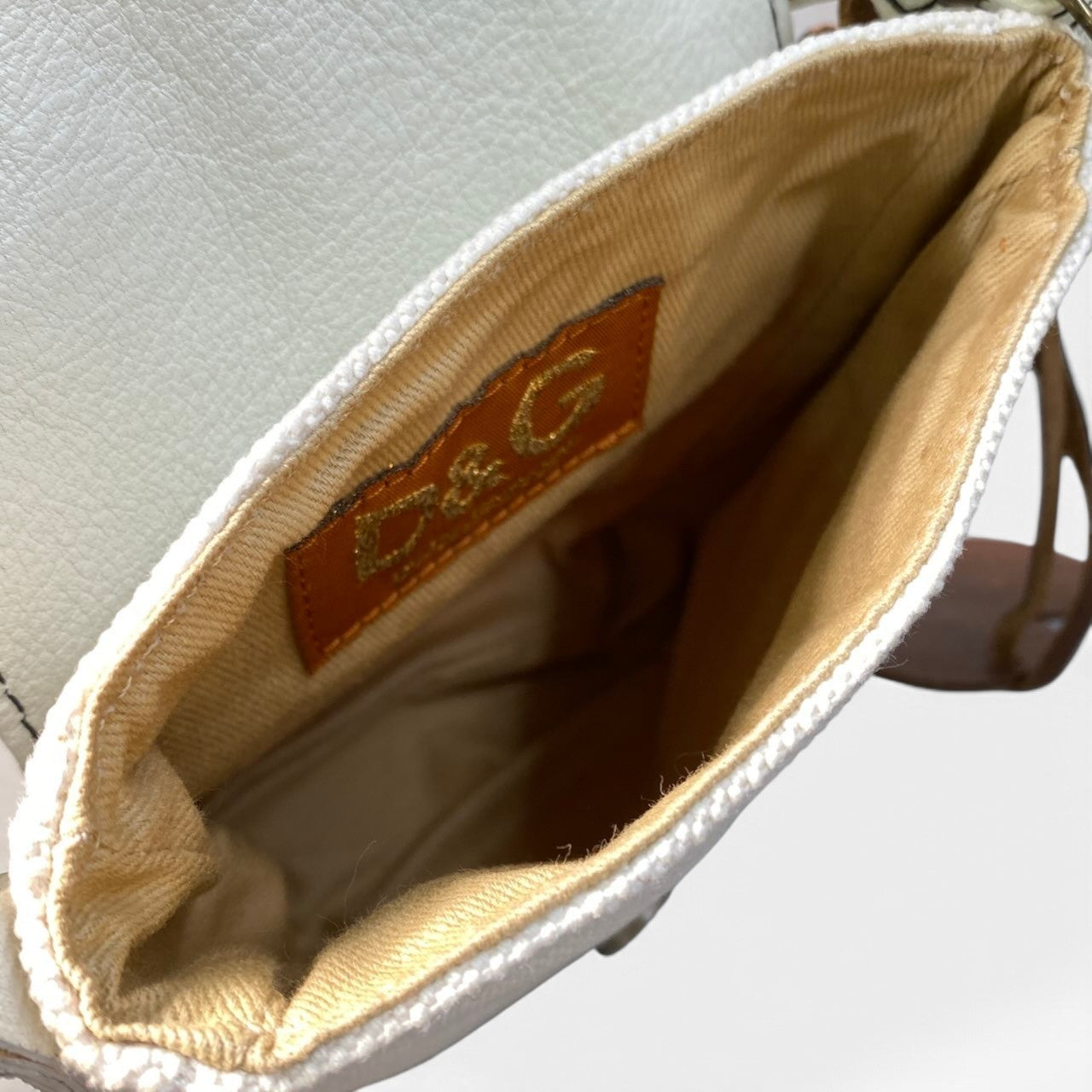 i7 Dolce＆Gabbana ドルチェアンドガッバーナ レザーバックル ショルダーポーチ Vintage Leather Buckle Shoulder Poach D＆G ホワイト レザーチャーム付t18r