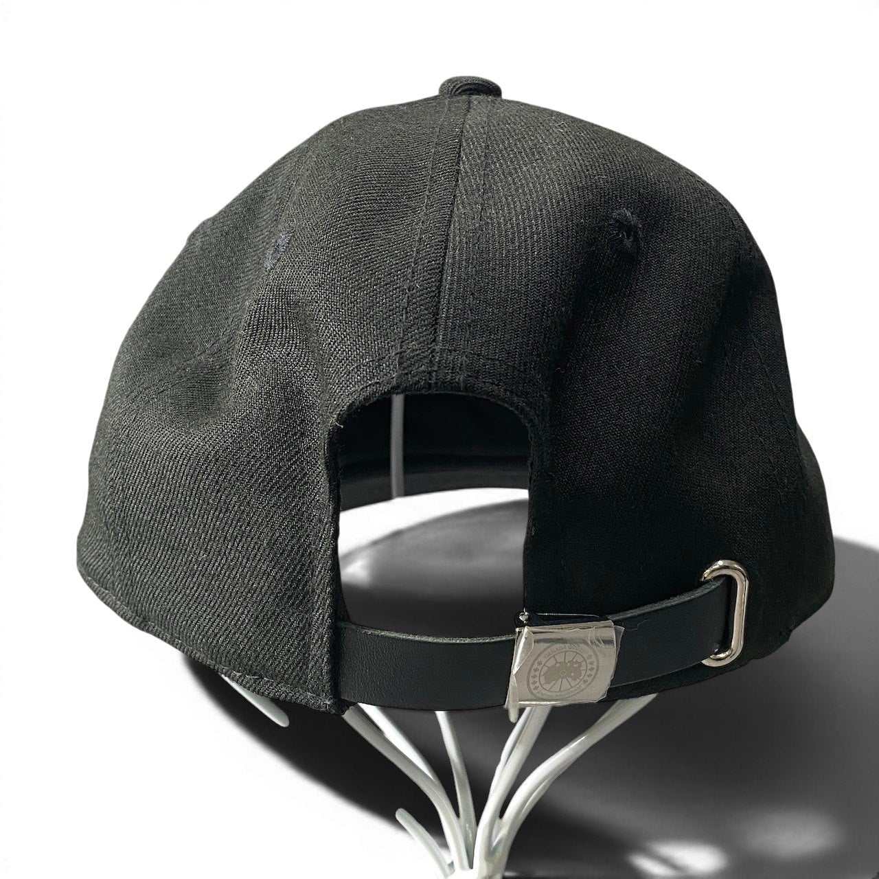g7 CANADA GOOSE カナダグース × NEW ERA ニューエラ 刺繍ロゴキャップ Arctic Disc Adjustable Cap ブラック 帽子