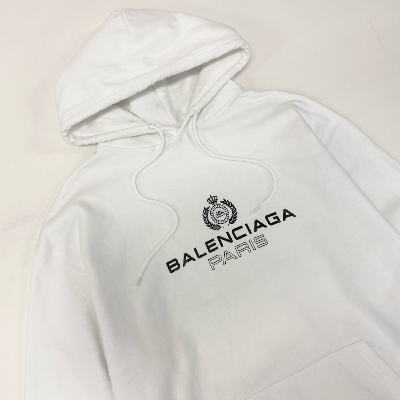 71k20《美品》 BALENCIAGA バレンシアガ ロゴプリント パーカー XS ホワイト フーディ スウェット 微起毛 ビッグシルエットt18r