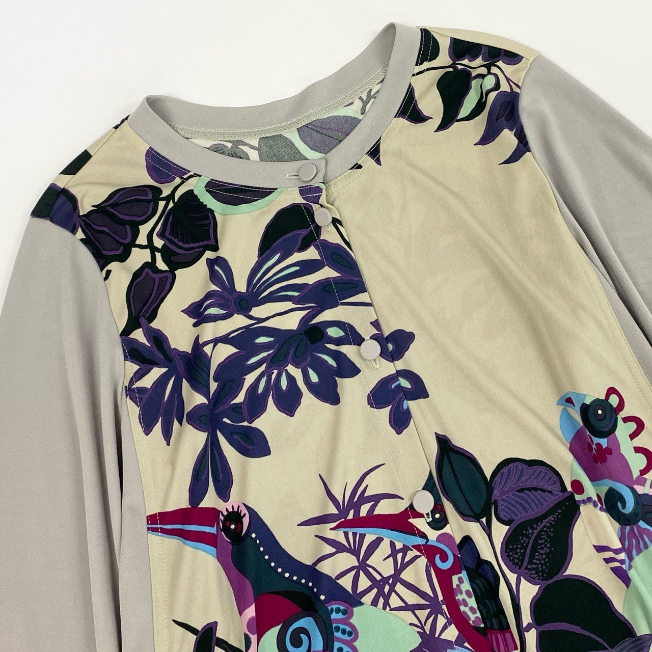 64k19 TOKUKO 1er VOL トクコプルミエヴォル ロングスリーブカーディガン ジャケット 花柄プリント くるみボタン レディース 女性用 9 グレージュu02t