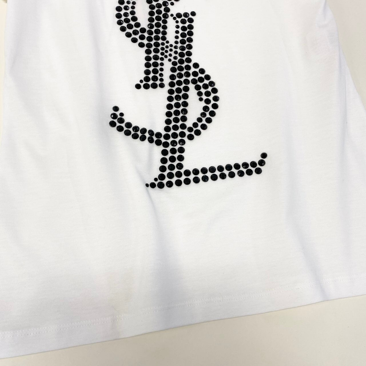 If9 【新品保管品】Yves Saint Laurent  半袖Tシャツ ラインストーンロゴ トップス 118030 X3081 Mサイズ ホワイト ブラック コットン100％ レディース 女性用u02t