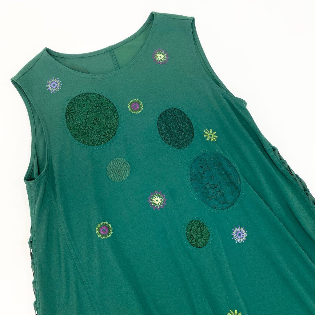 46a30 TOKUKO 1er VOL  トクコプルミエヴォル ノースリーブワンピース サイドレースアップ 花柄レース 刺繍 ストレッチ レディース 9 グリーンu02t