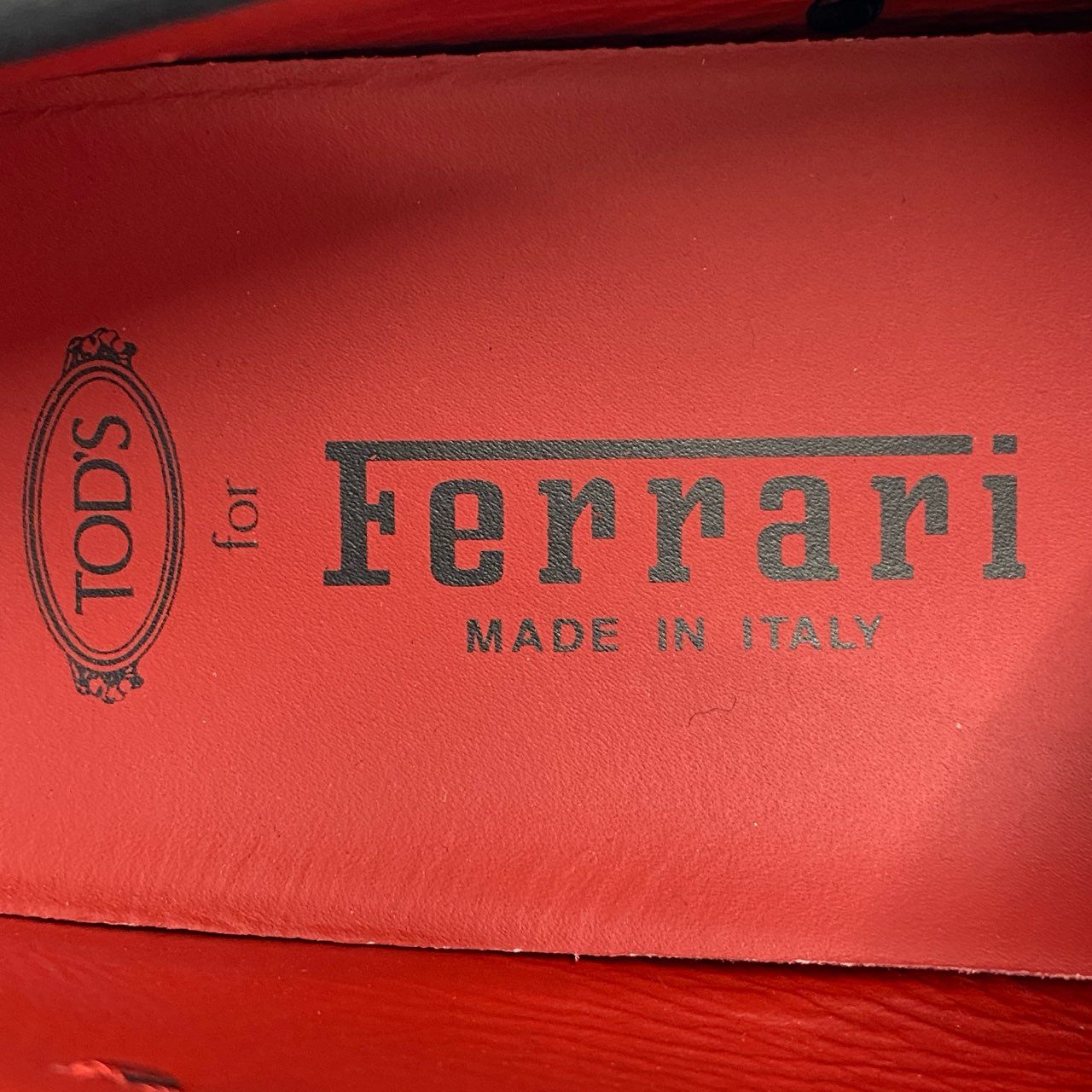 2f12 《極美品》 TOD'S トッズ × Ferrari フェラーリ ドライビングシューズ 7 1/2 レッド レザー イタリア製 メタルホース スリッポン ローファー