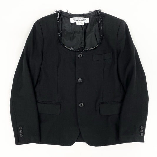 64g18 《美品》 COMME des GARCONS コムデギャルソン AD2022 カットオフ オープンネックジャケット S ブラック ブレザー ノーカラー 女性服