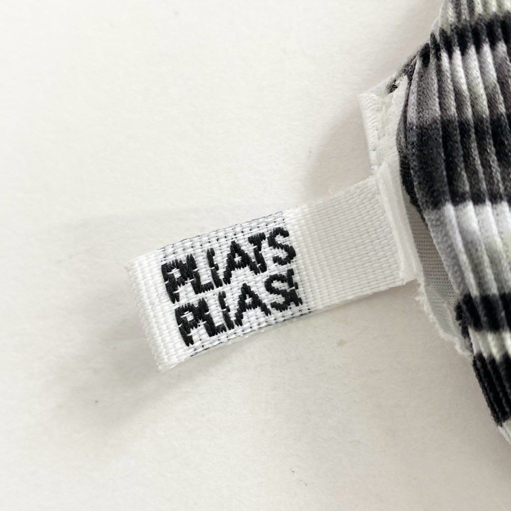 9d7 《美品》 PLEATS PLEASE ISSEY MIYAKE プリーツプリーズ イッセイミヤケ 日本製 PP31FK292 総柄 プリースカットソー フレンチスリーブスリーブ トップス 03 ブラック グレー ホワイト MADE IN JAPAN