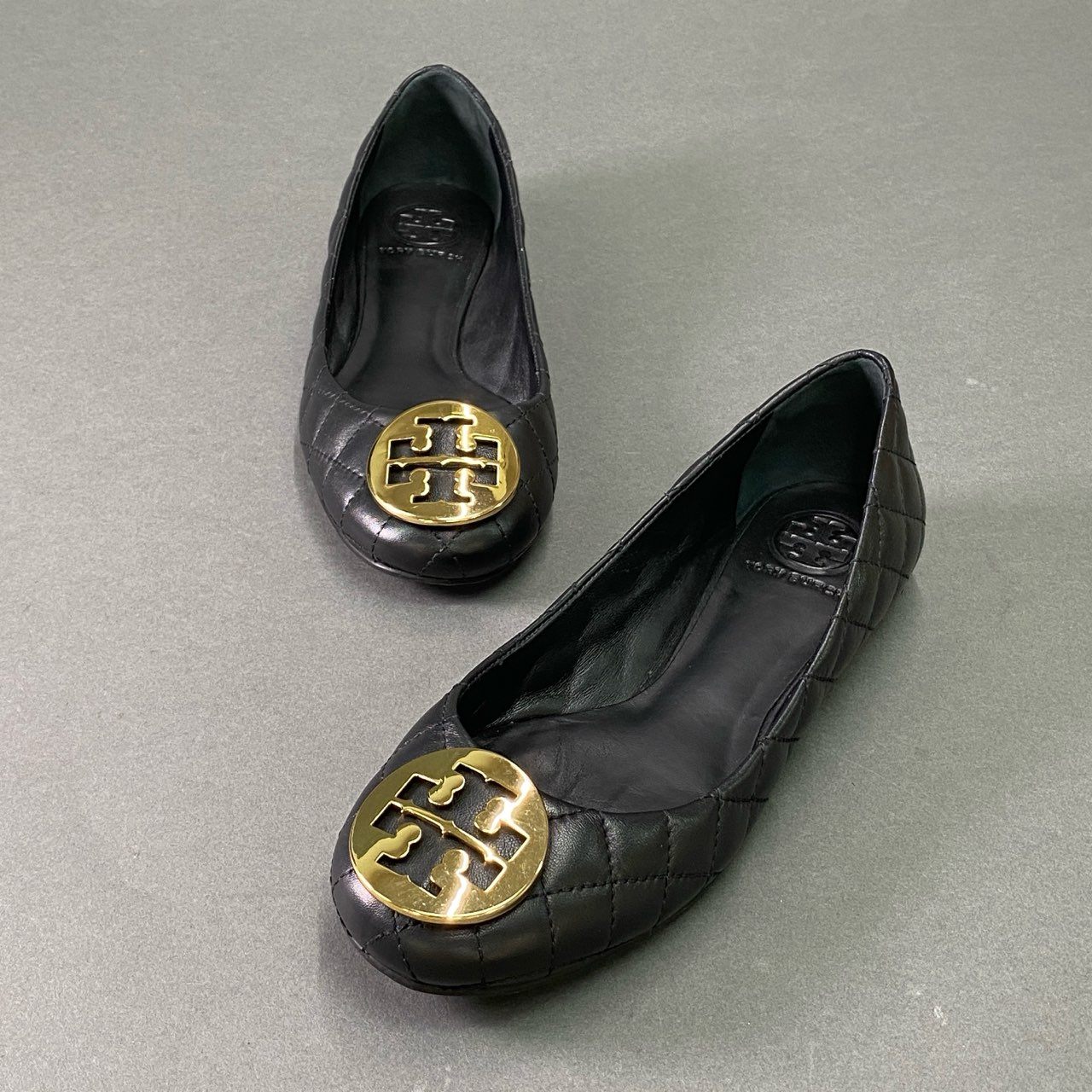 1k12 TORY BURCH トリーバーチ キルティング ロゴプレート フラットパンプス バレエシューズ 7 1/2 ブラック レザー