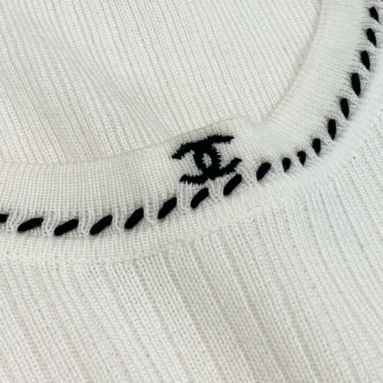Cb19 CHANEL ヴィンテージ シャネル 1996年 スモール ココマーク リブニット タイトTシャツ サイズ38 ホワイト レディース トップスta1
