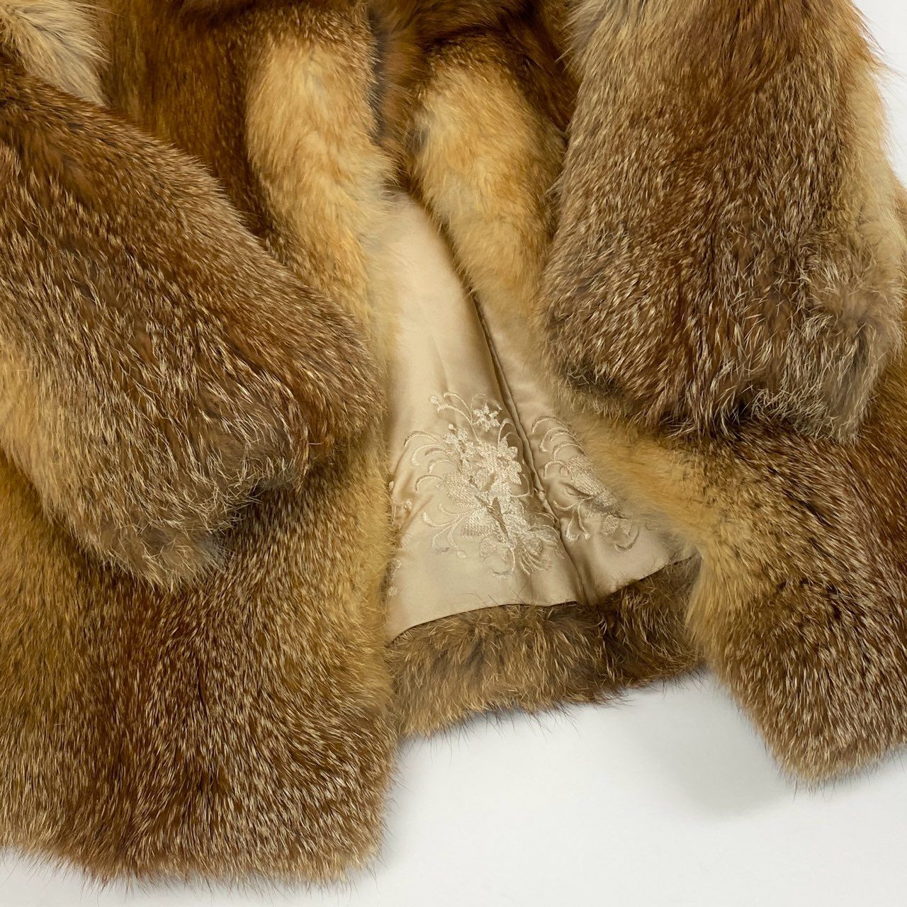 60b3 レッドフォックス ファーコート サイズF 茶系 本毛皮 Red Fox Fur Coat 裏地豪華刺繍t18r